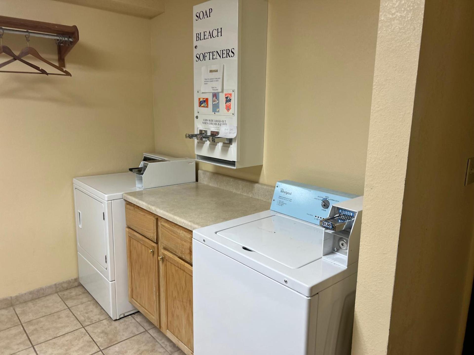 Super 8 by Wyndham Altoona photo 25