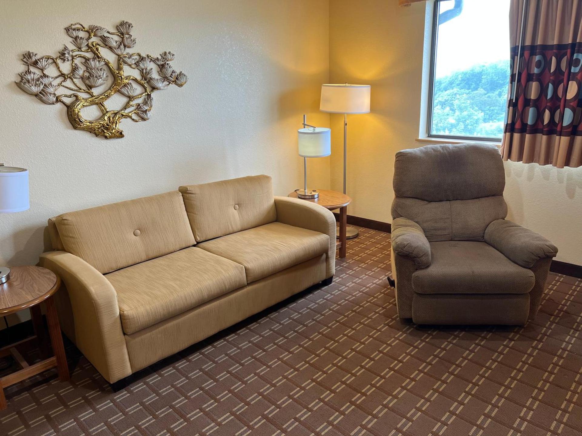Super 8 by Wyndham Altoona photo 42