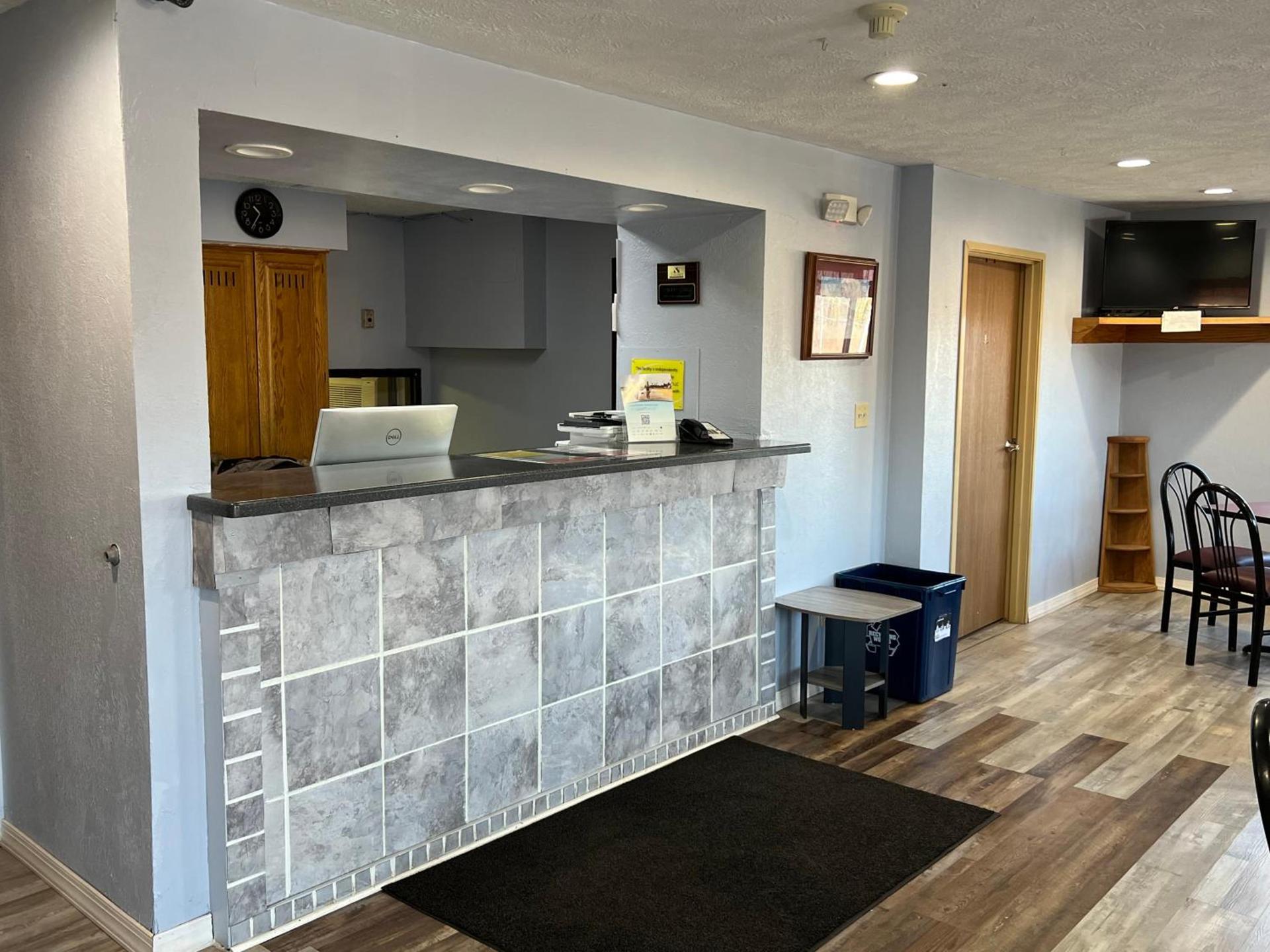 Super 8 by Wyndham Altoona photo 23