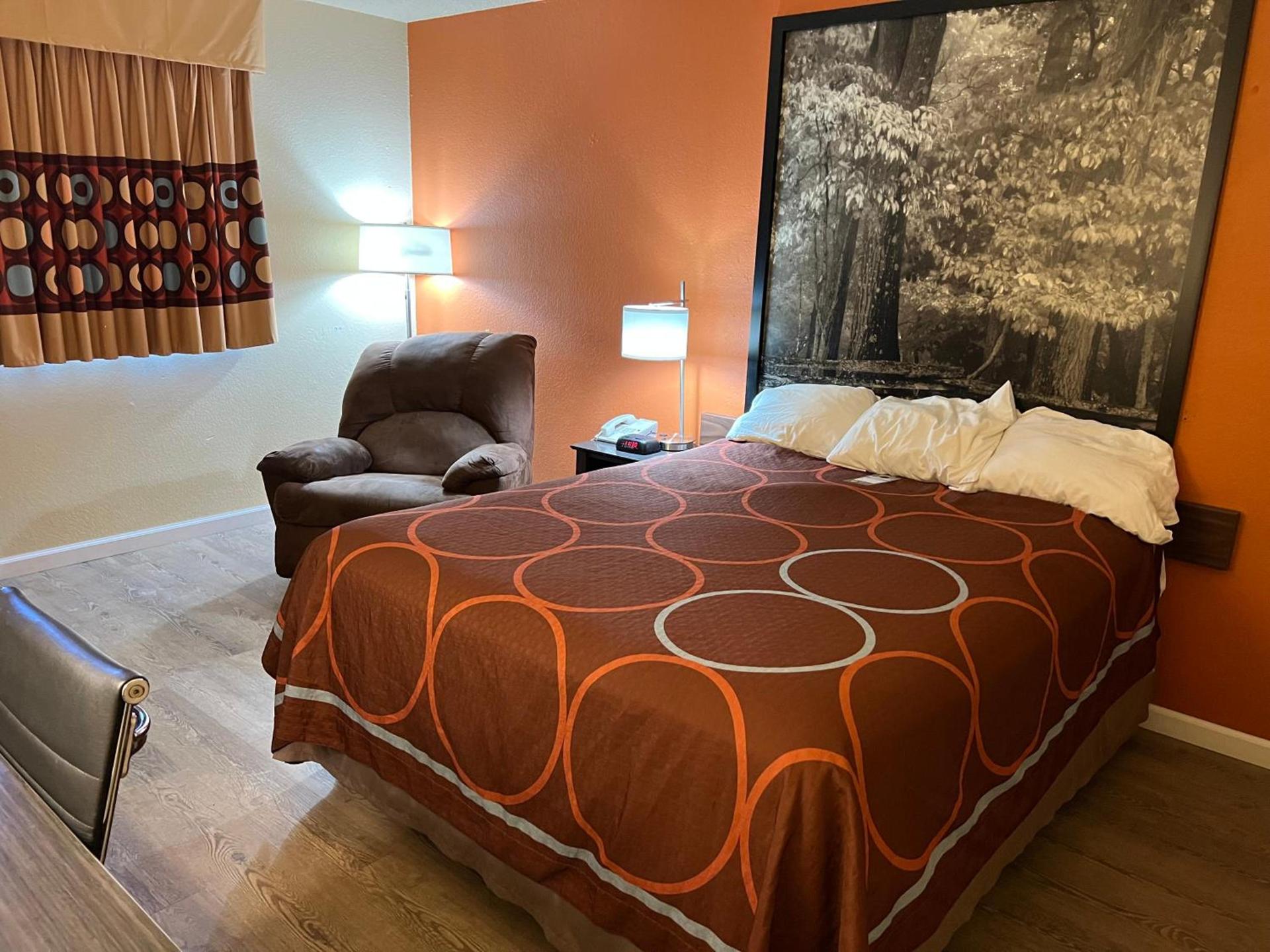 Super 8 by Wyndham Altoona photo 29