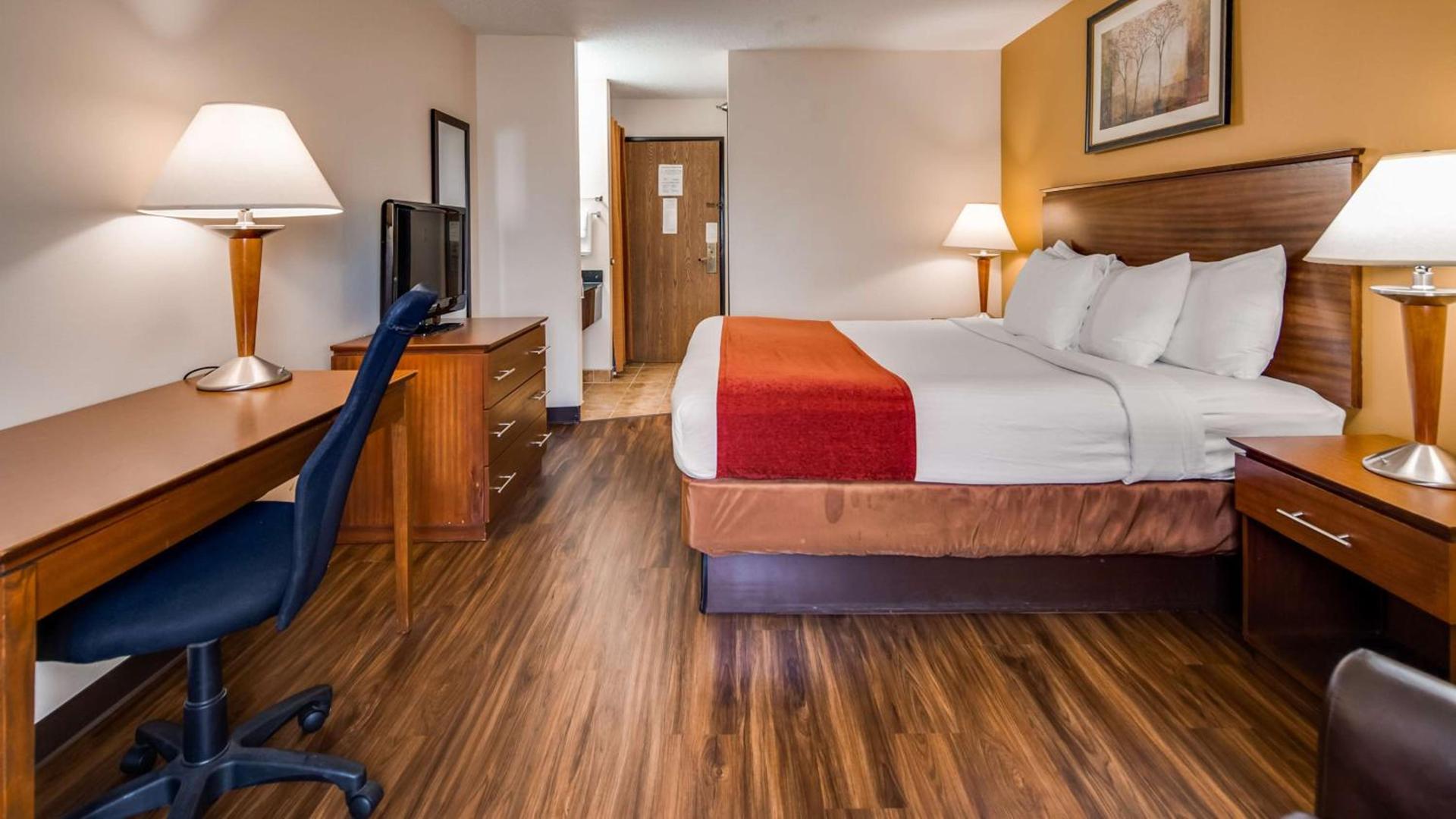 Best Western Lakewood Inn photo 36
