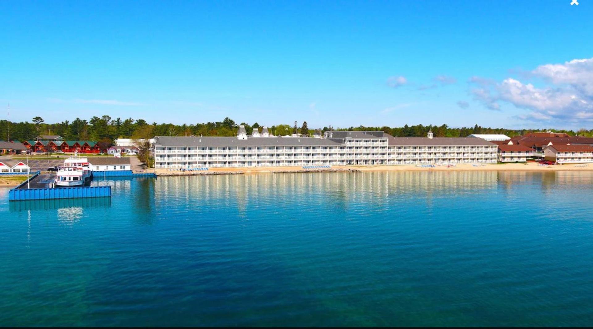 Hamilton Inn Select Beachfront Mackinaw City photo 10