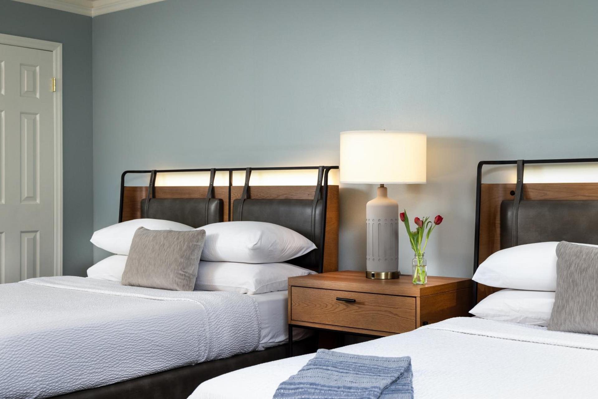 Meadowbrook Inn photo 55