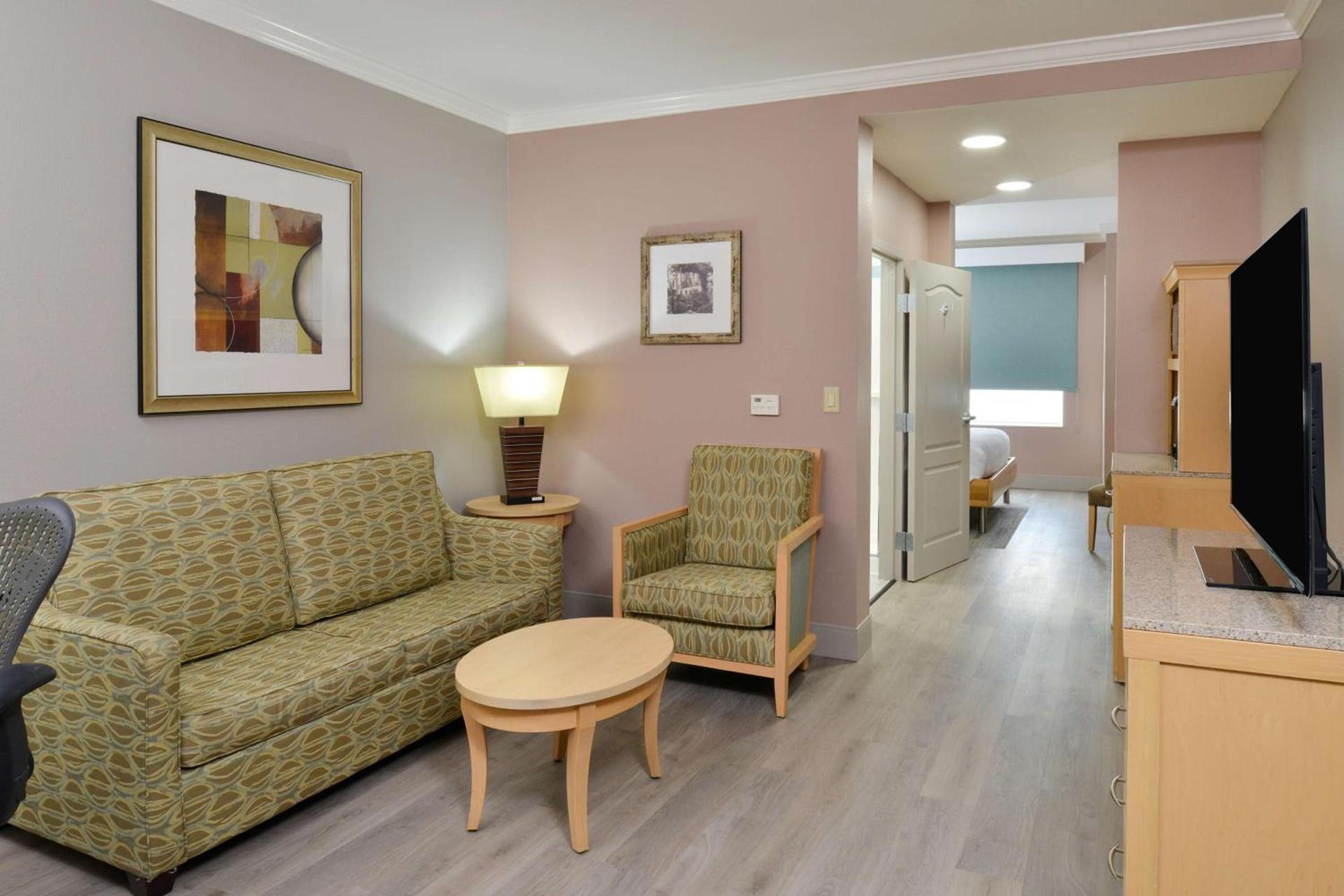 Hilton Garden Inn Denton photo 32