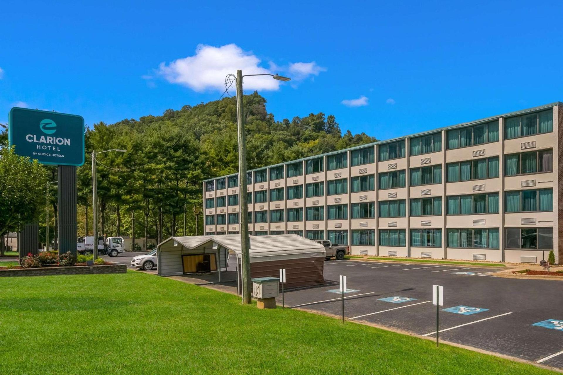 Clarion Hotel Conference Center Maggie Valley photo 4