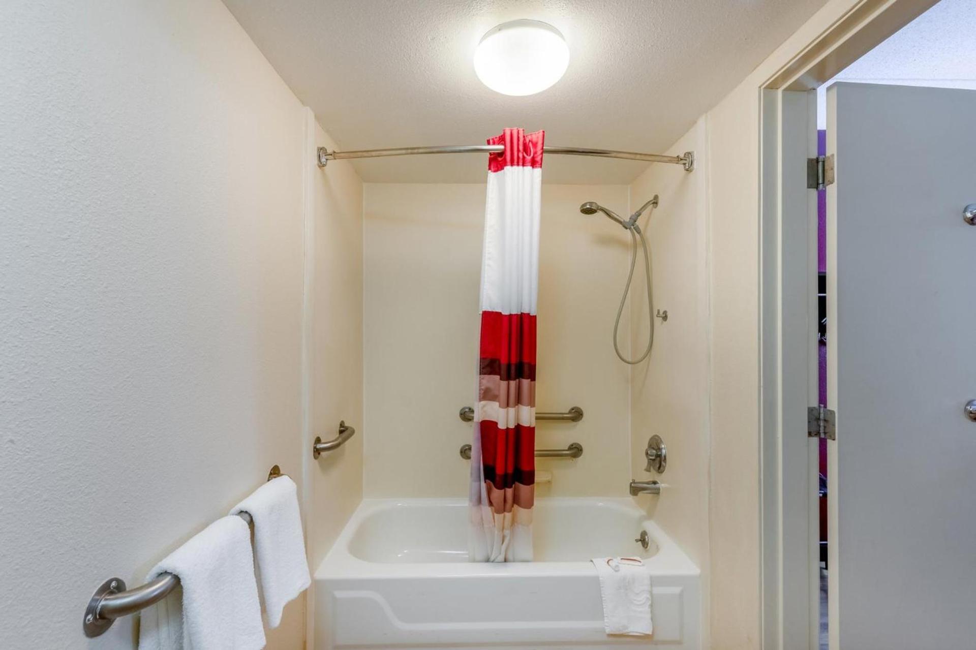 Red Roof Inn Kalamazoo East – Expo Center photo 32