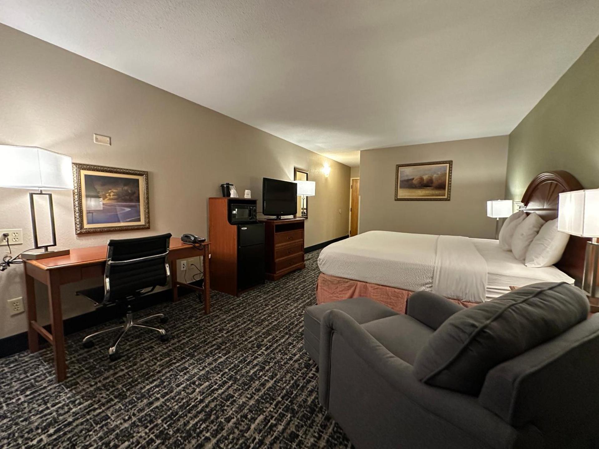 Baymont by Wyndham Indianapolis South photo 39