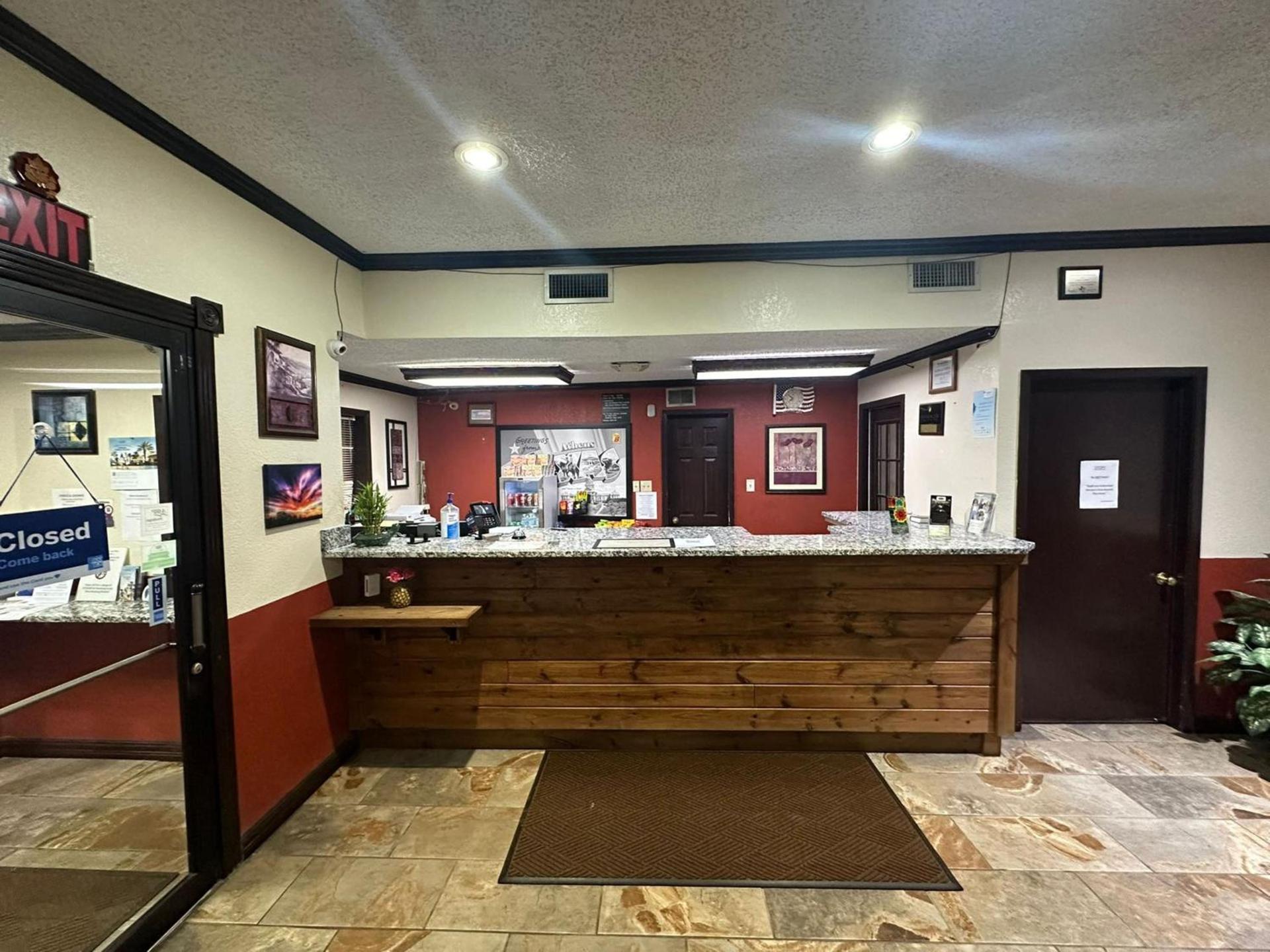 Super 8 by Wyndham Athens TX photo 14