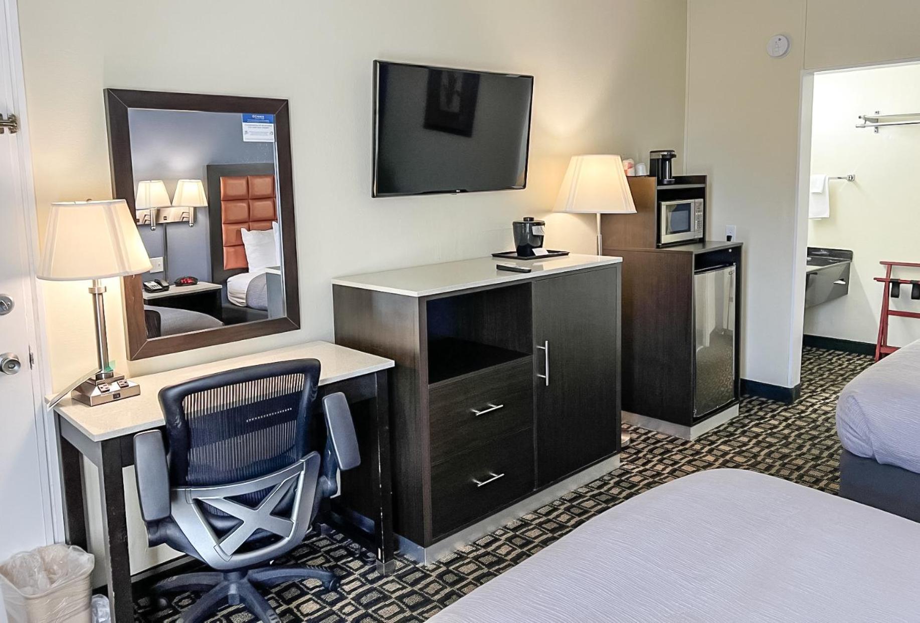 Quality Inn Tampa Airport - Cruise Port photo 11
