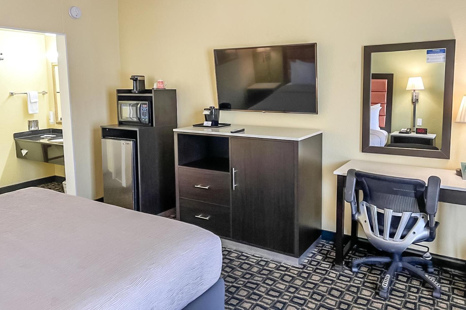 Quality Inn Tampa Airport - Cruise Port photo 13