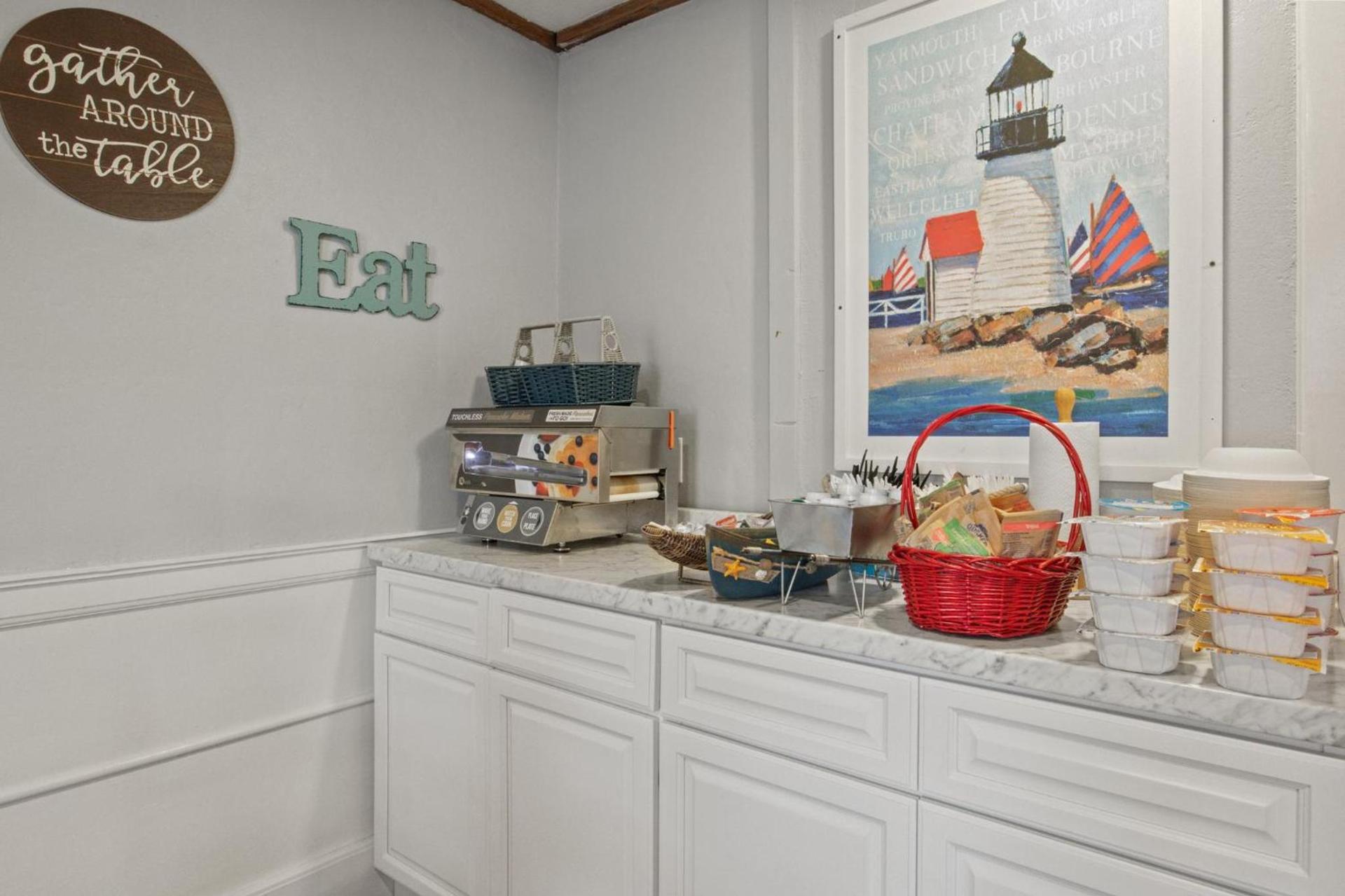 Olde Tavern Motel and Inn - Cape Cod photo 25