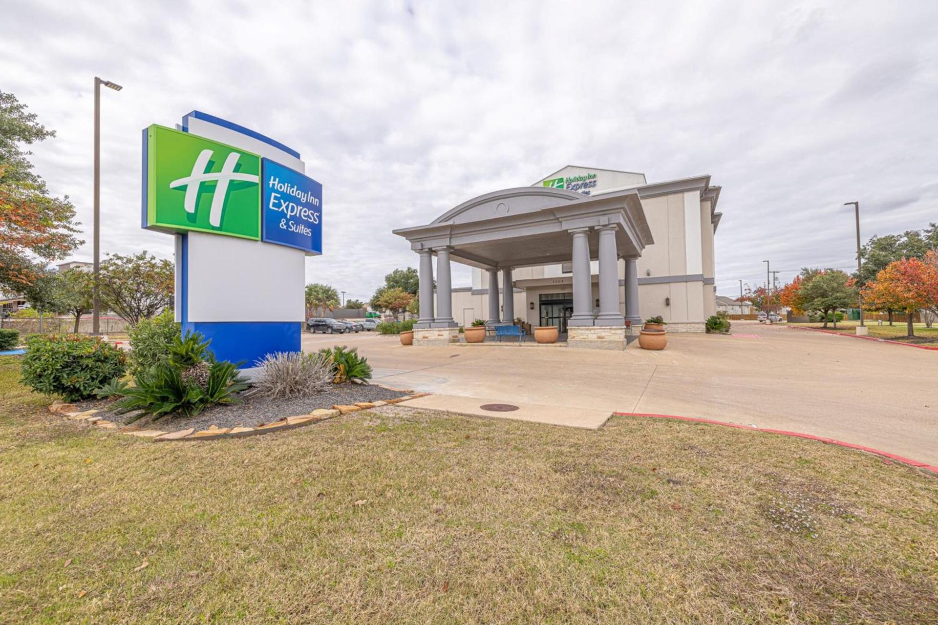 Holiday Inn Express & Suites College Station by IHG photo 81