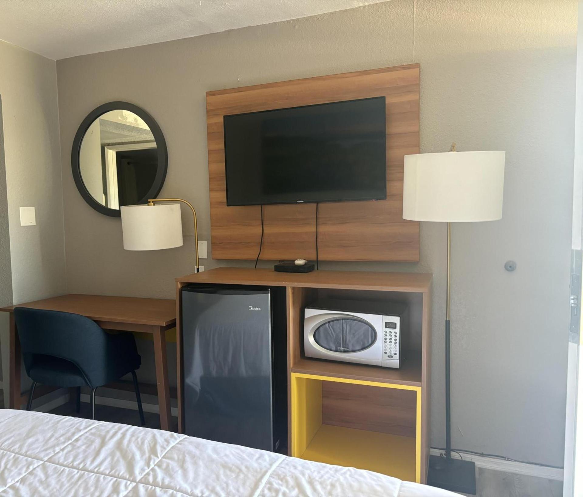 Days Inn & Suites by Wyndham Needles photo 41