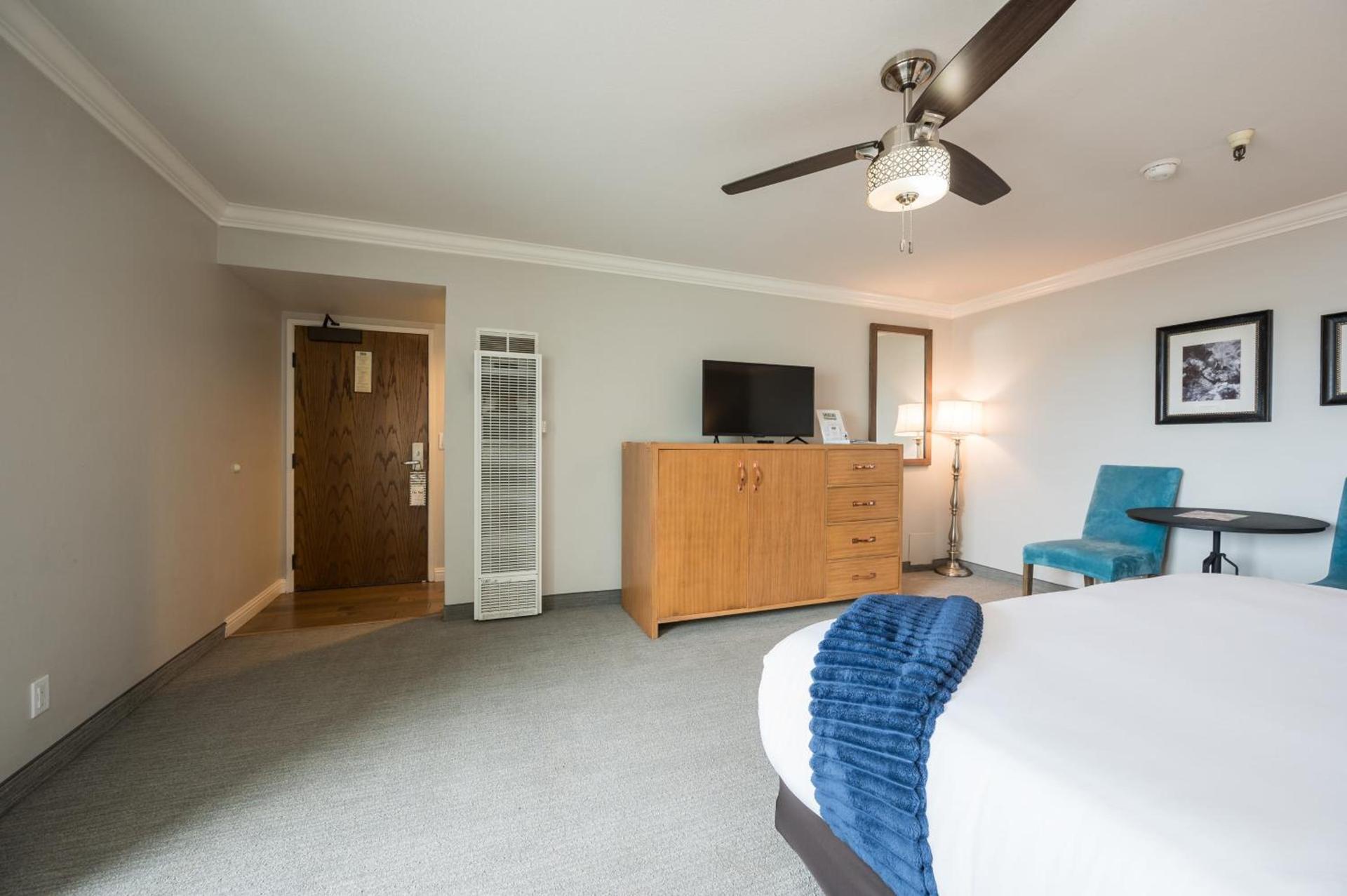 456 Embarcadero Inn & Suites photo 11