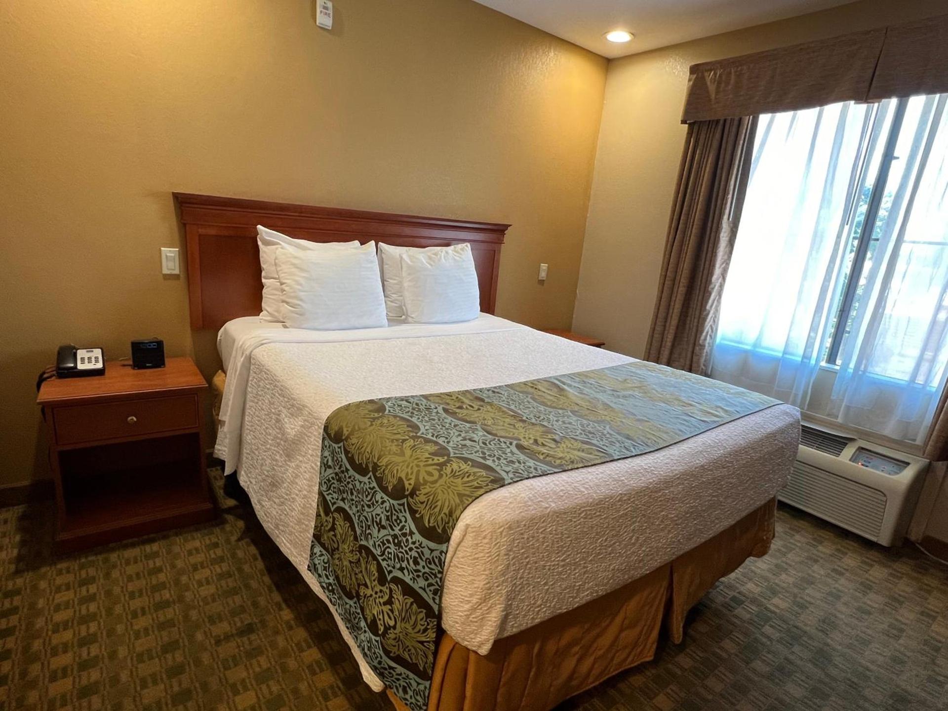 Pleasant Hill Inn photo 10