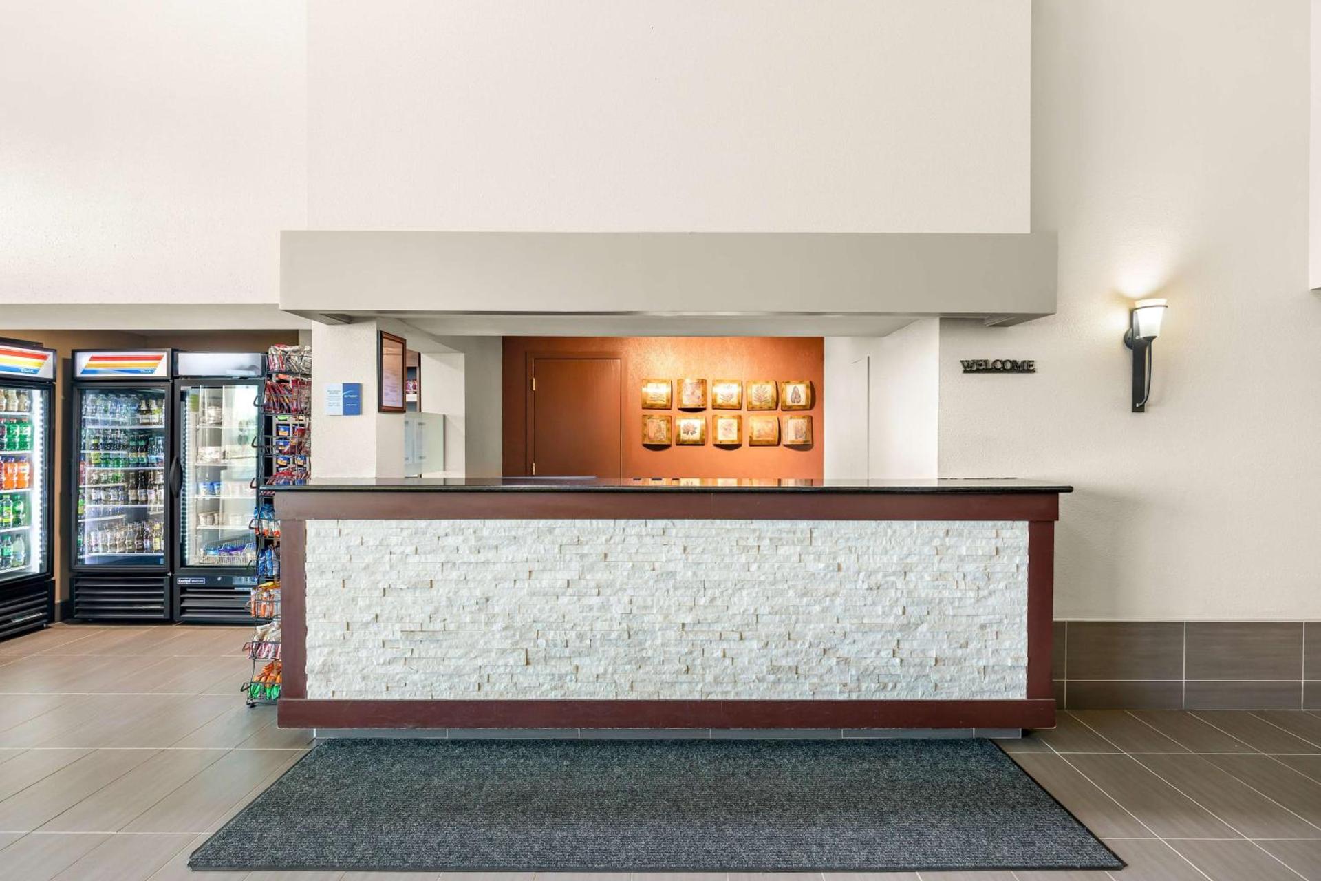 Best Western West Towne Suites photo 12