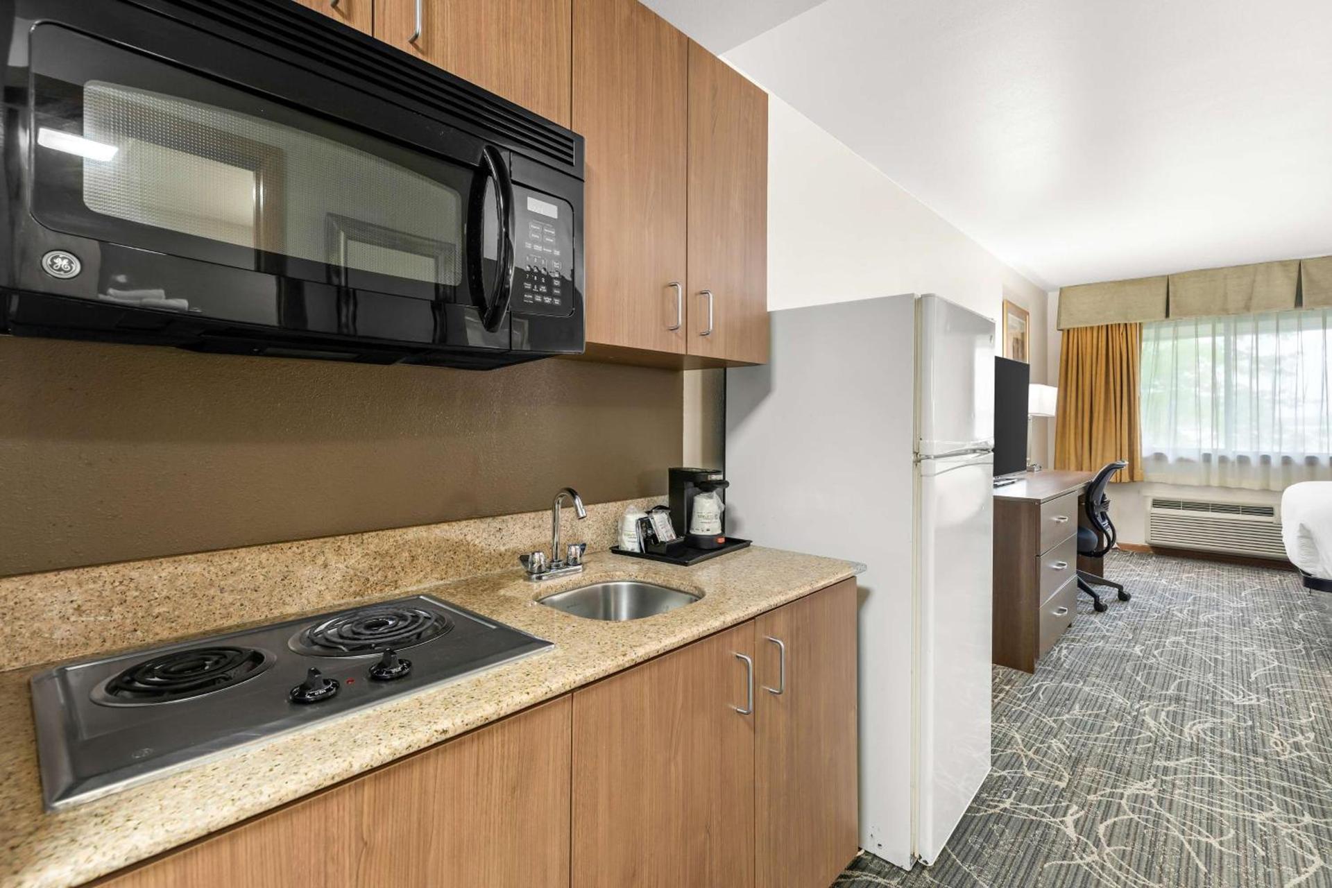 Best Western West Towne Suites photo 27