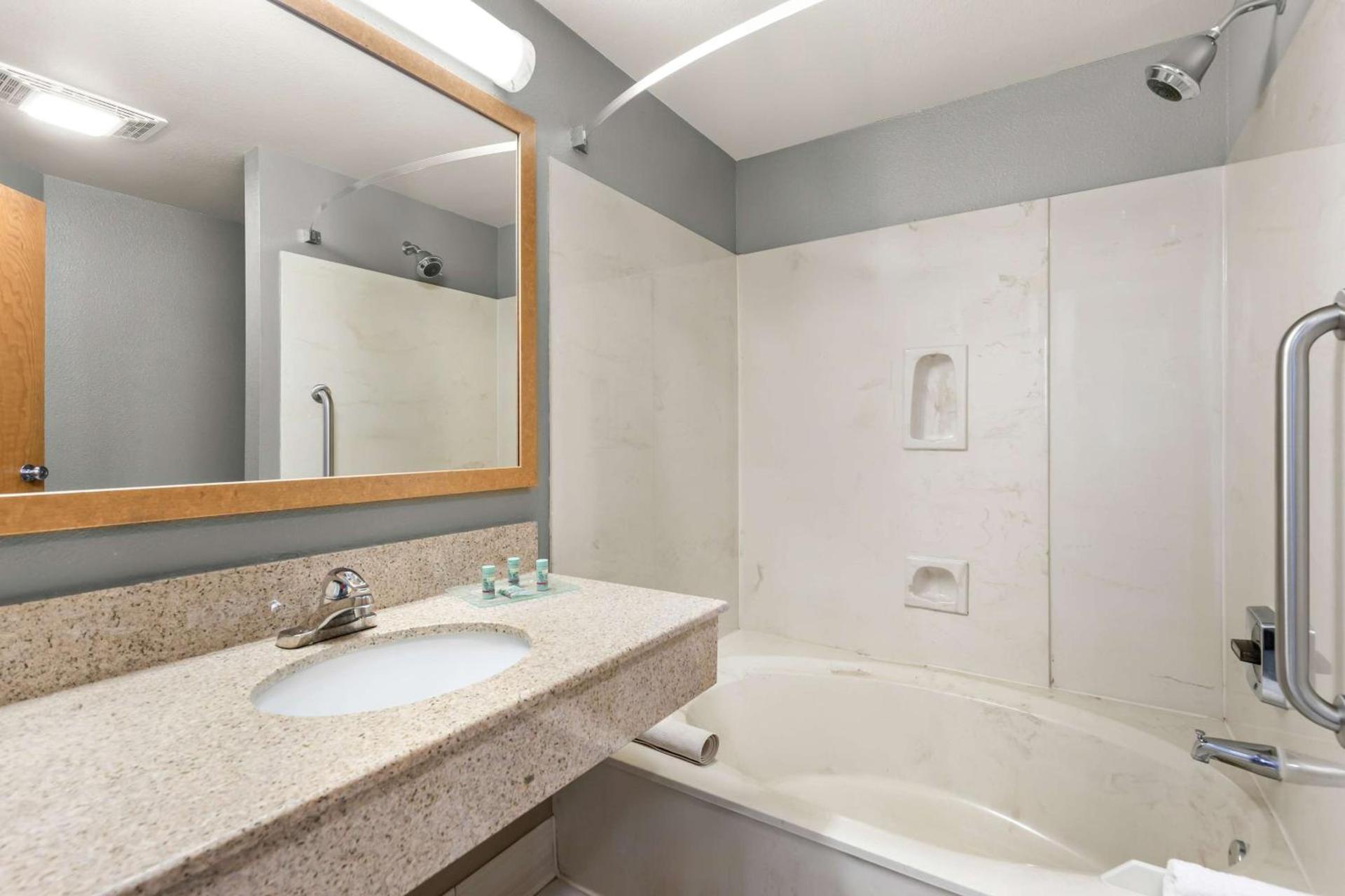 Best Western West Towne Suites photo 29