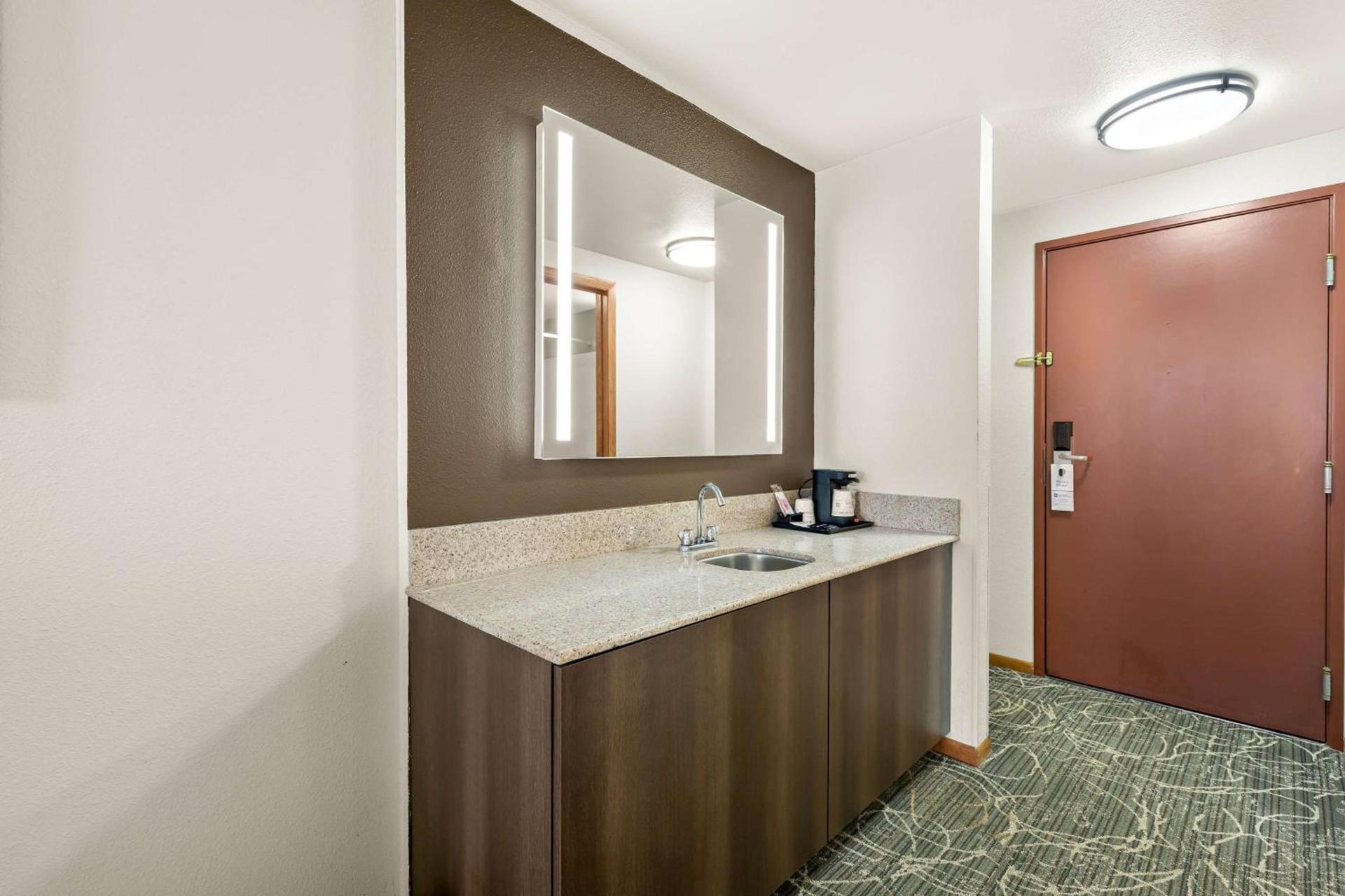 Best Western West Towne Suites photo 26