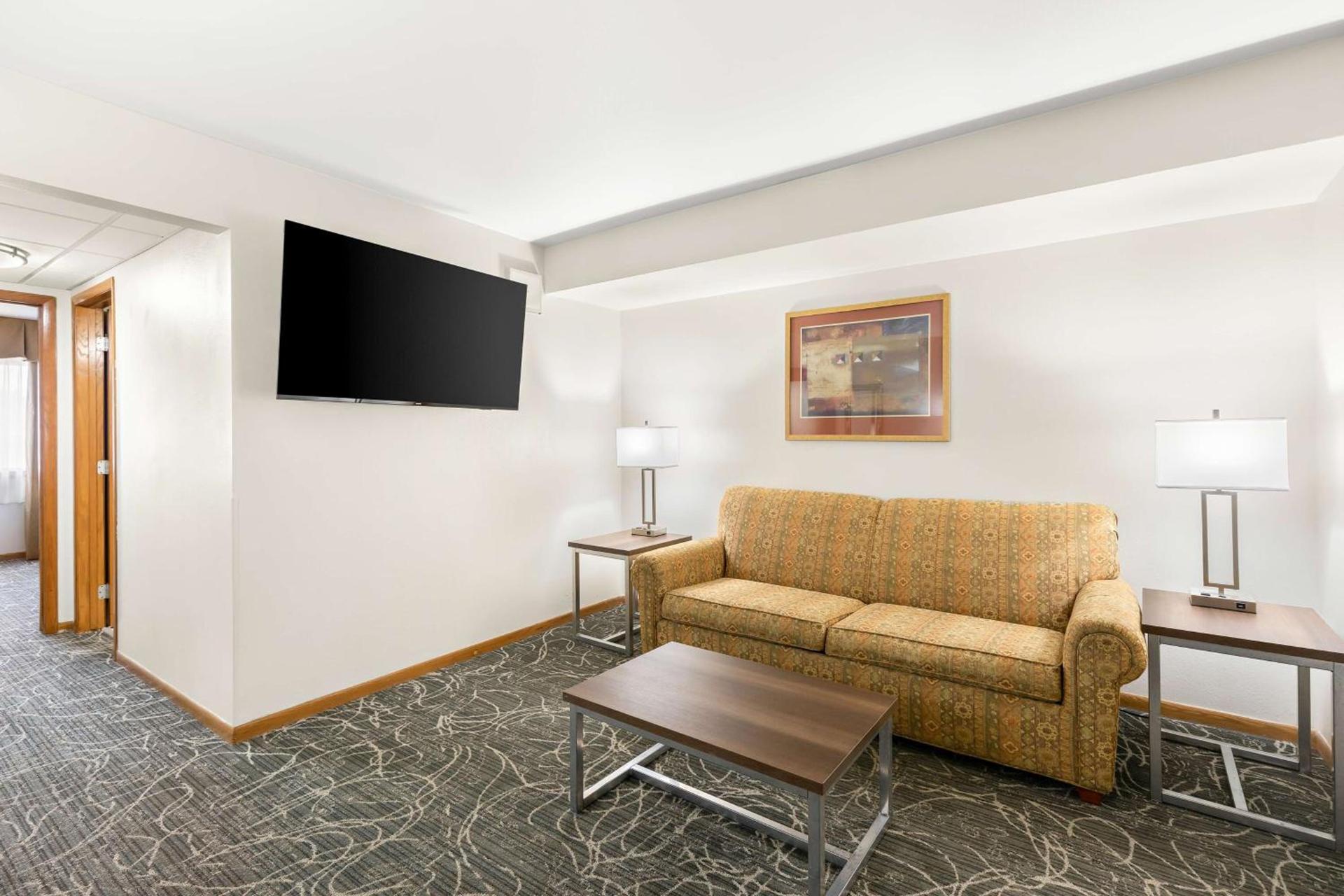 Best Western West Towne Suites photo 36
