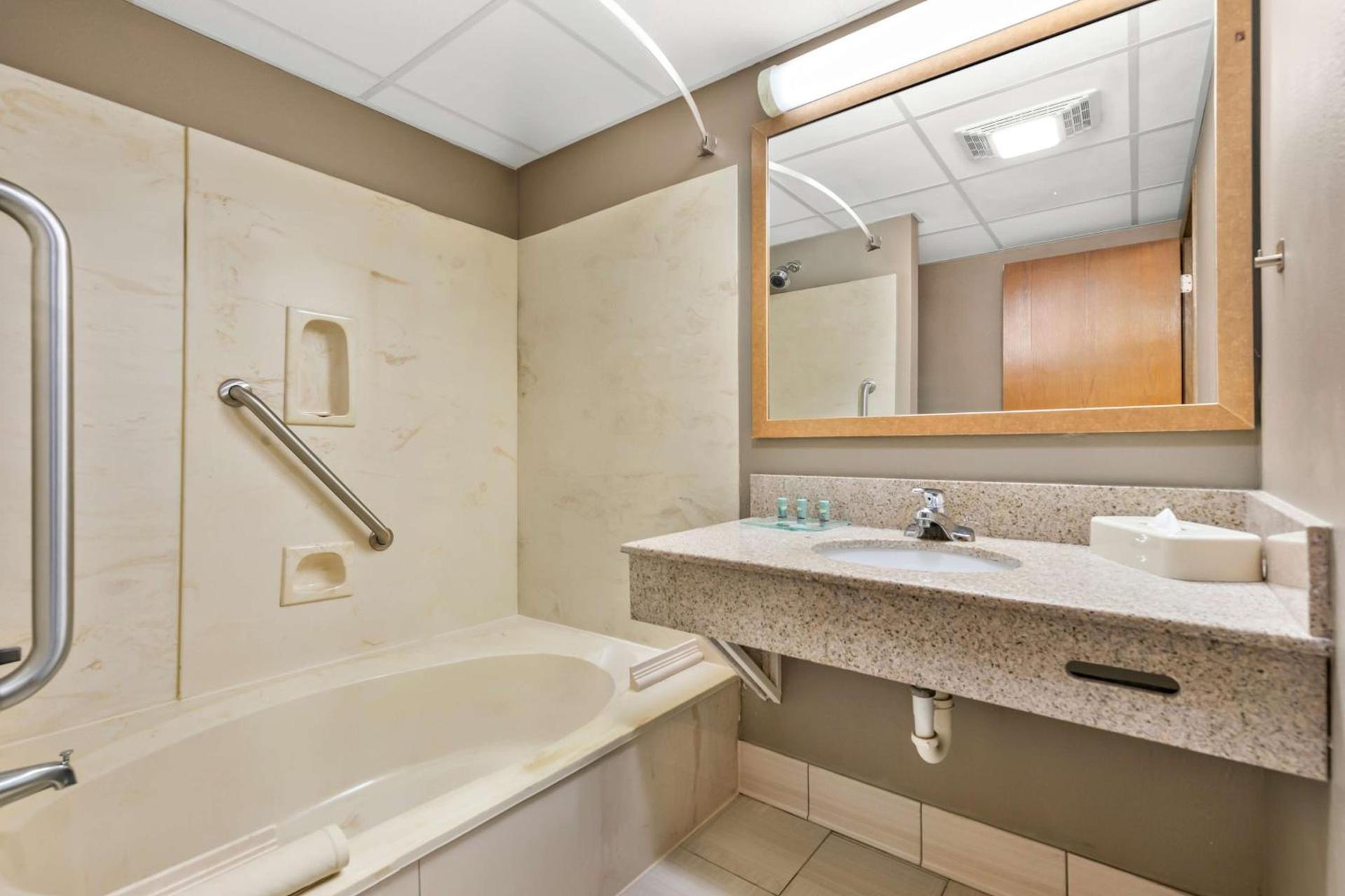 Best Western West Towne Suites photo 39