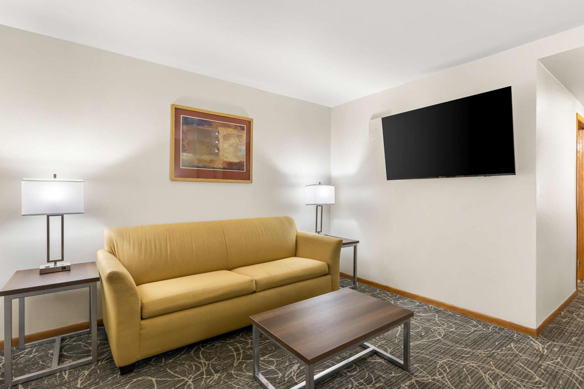 Best Western West Towne Suites photo 40