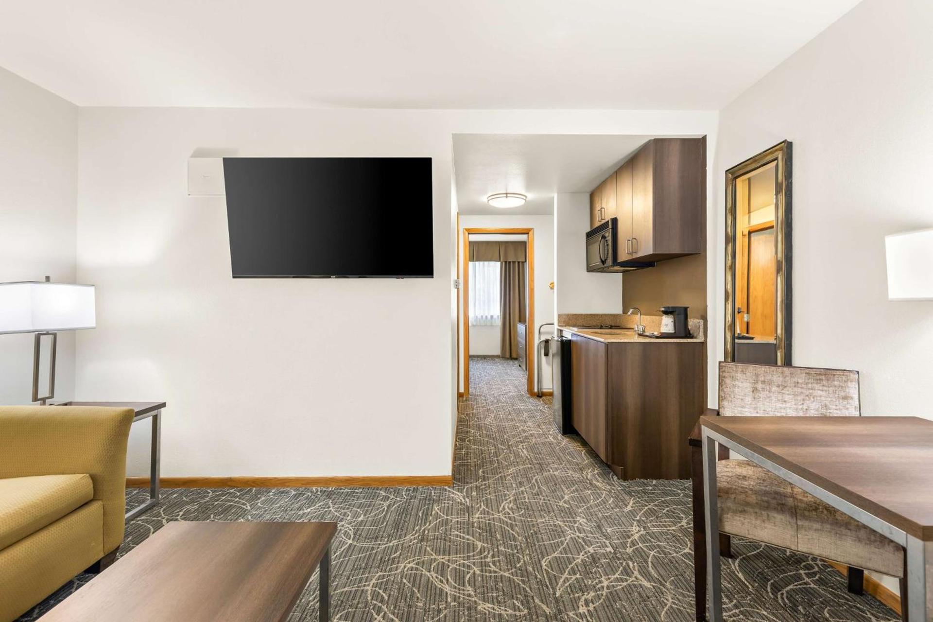 Best Western West Towne Suites photo 43