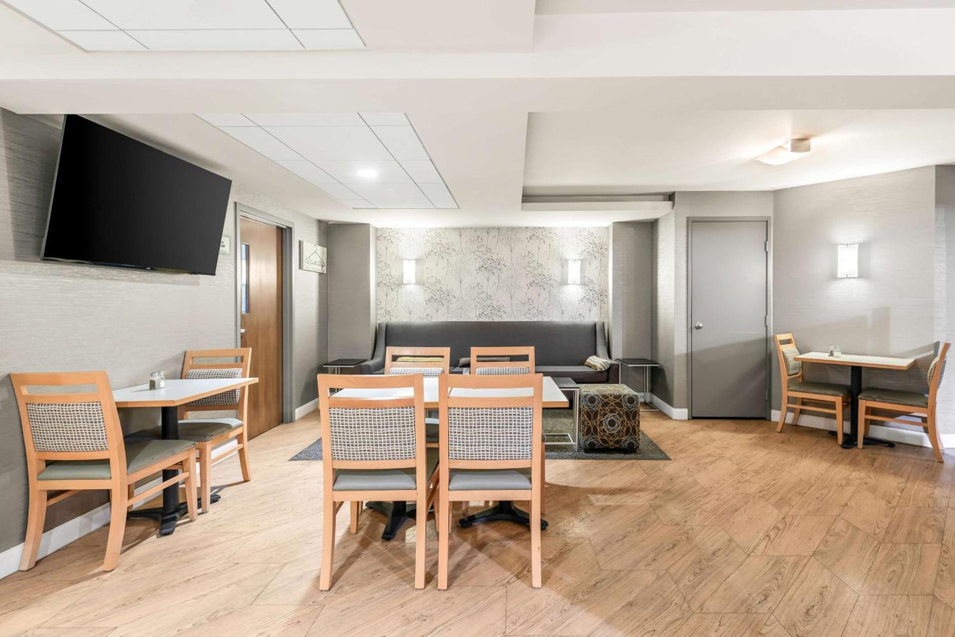 Best Western West Towne Suites photo 49