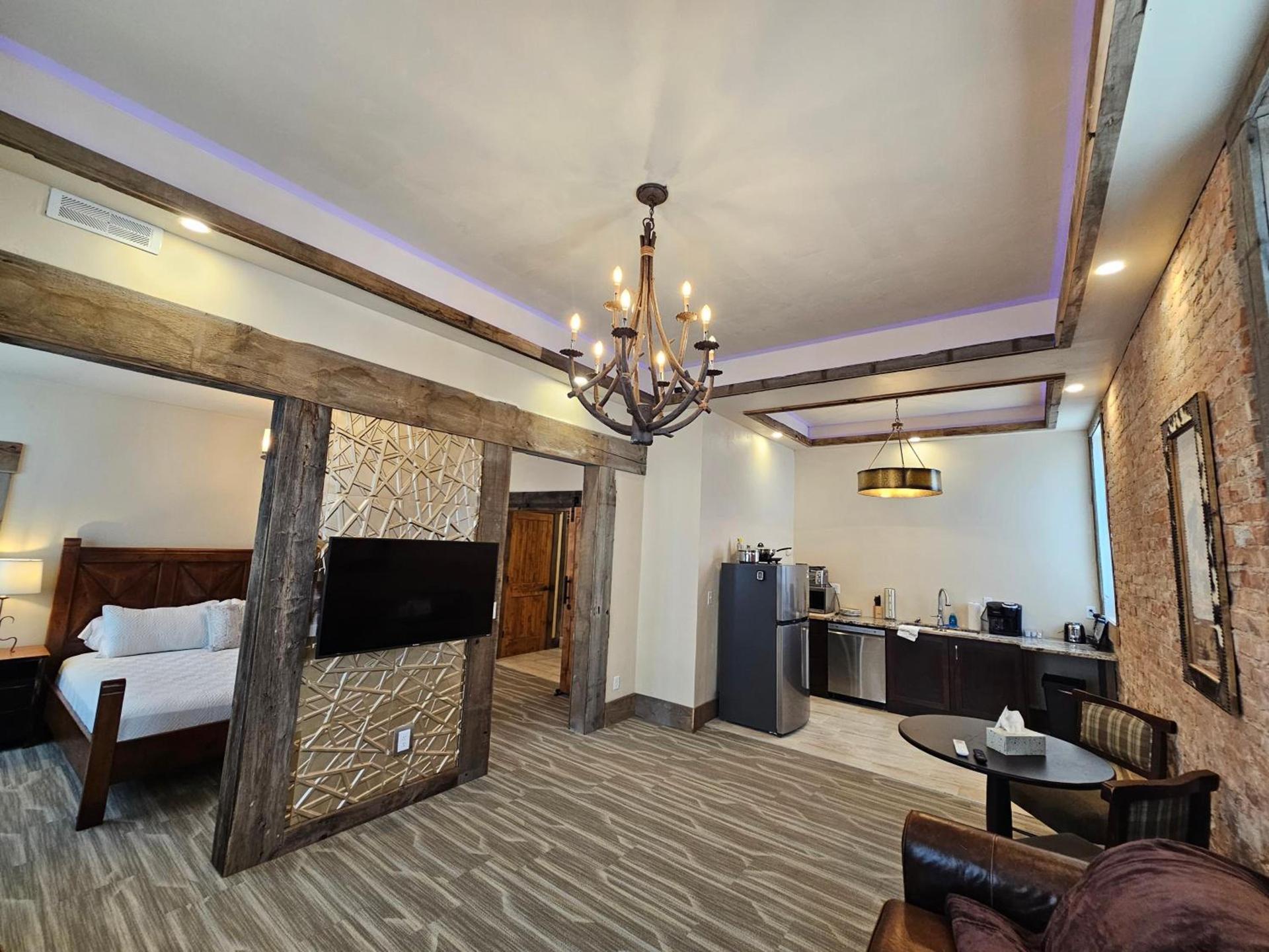 Eaglescape Suites and Event Center photo 2
