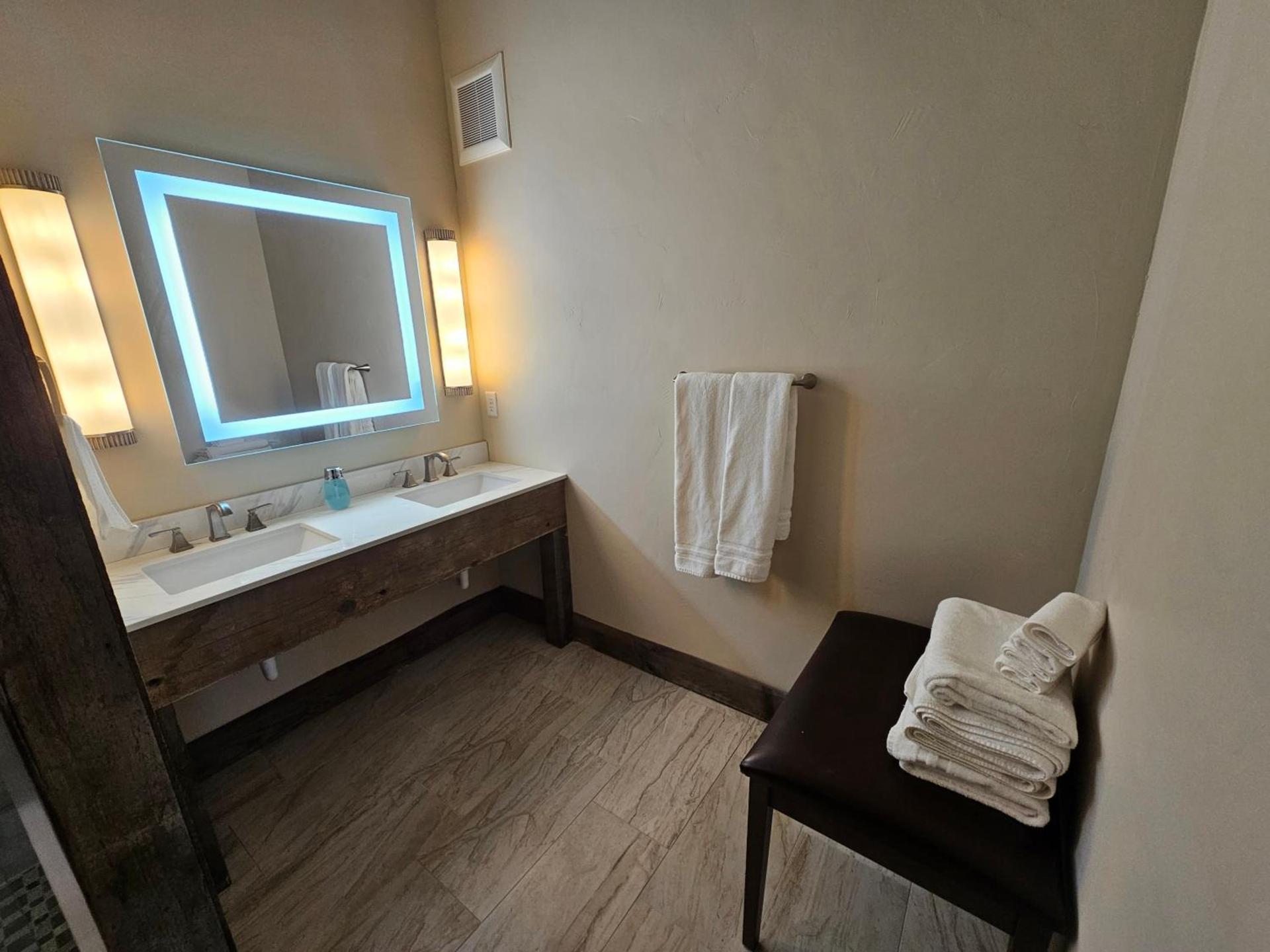 Eaglescape Suites and Event Center photo 16