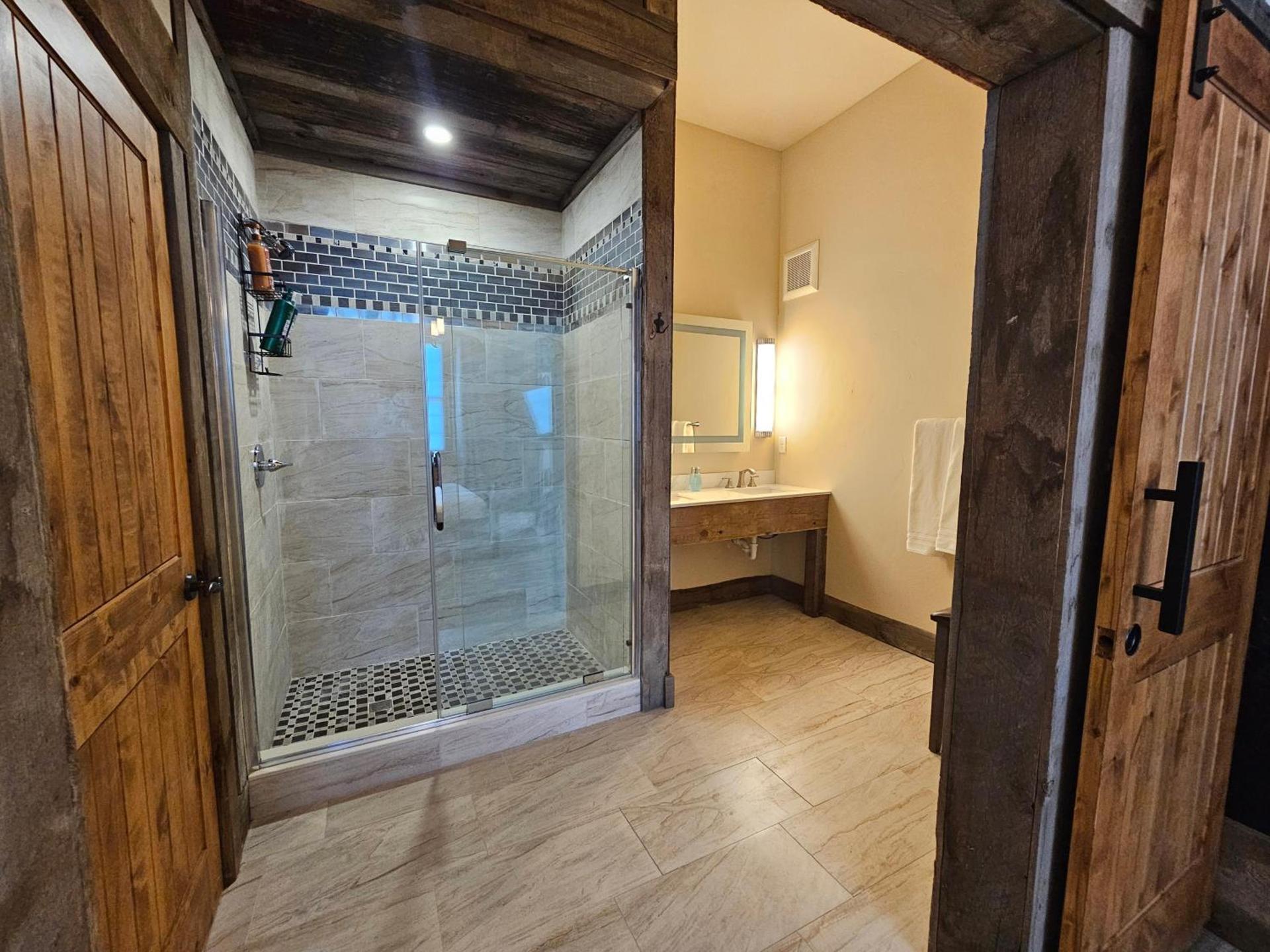 Eaglescape Suites and Event Center photo 6