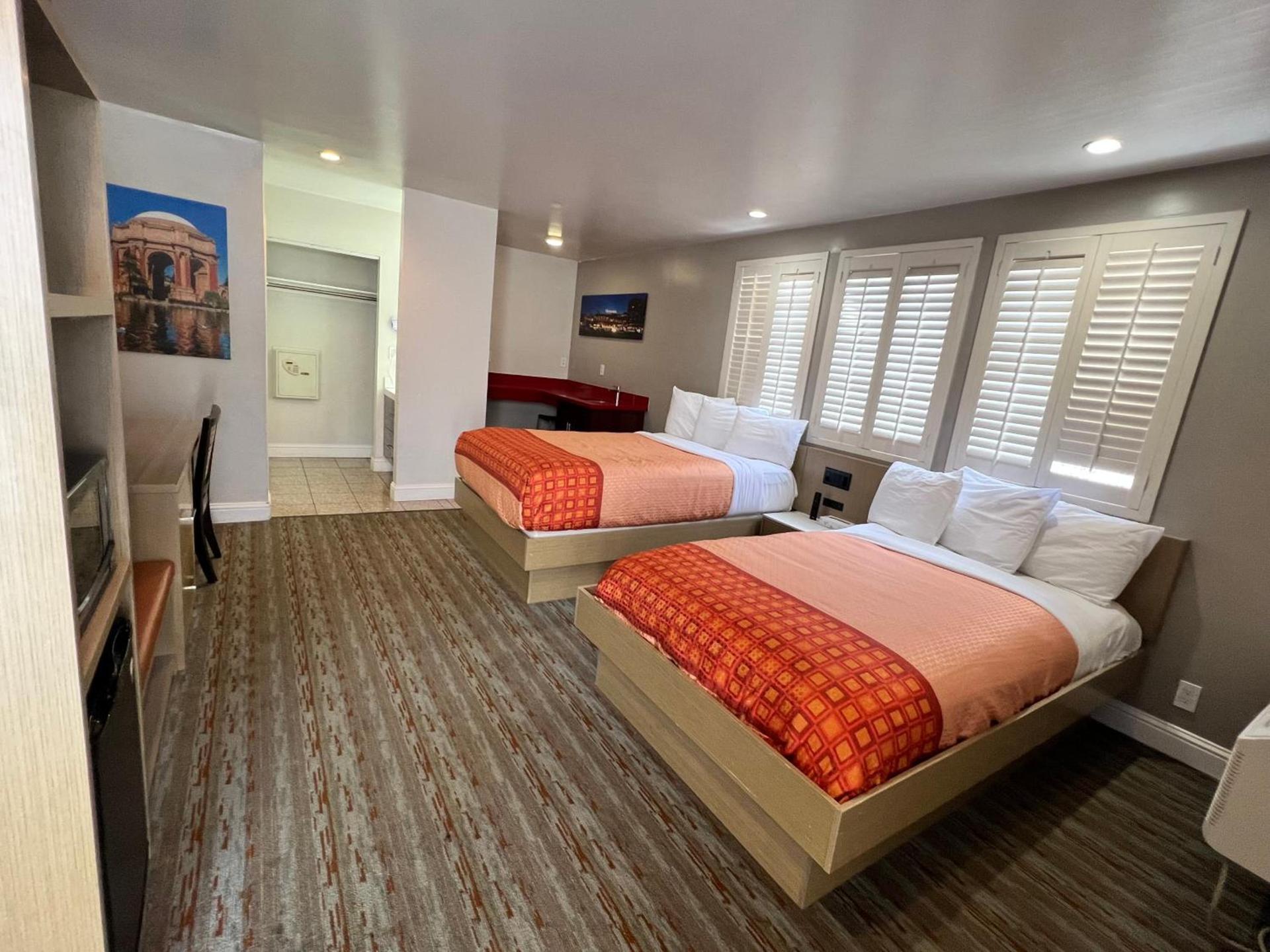 Presidio Parkway Inn photo 32