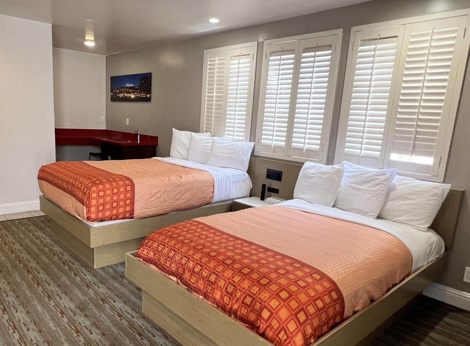 Presidio Parkway Inn photo 24