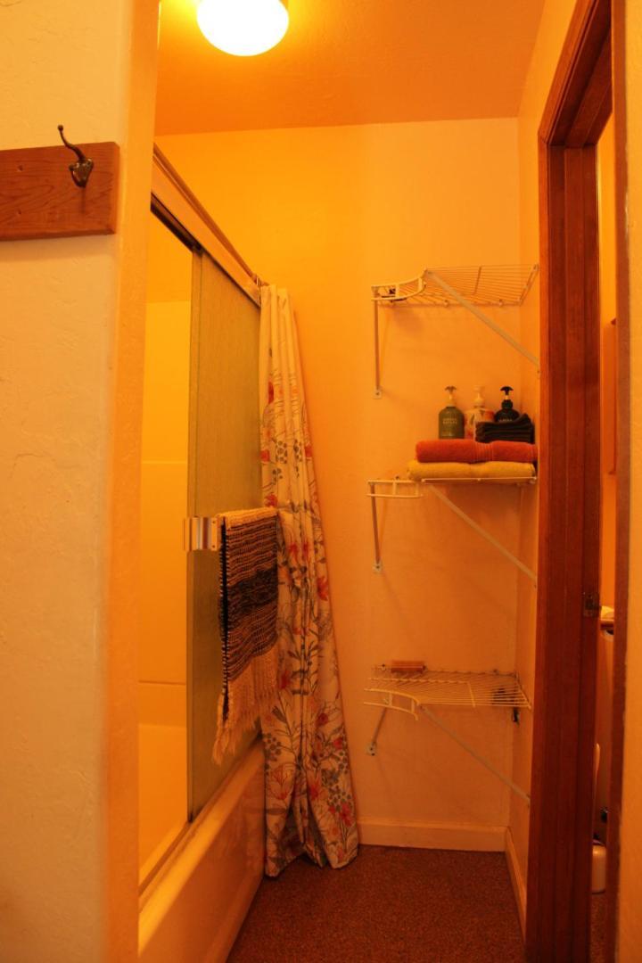 Ashland Commons Hostel photo 27