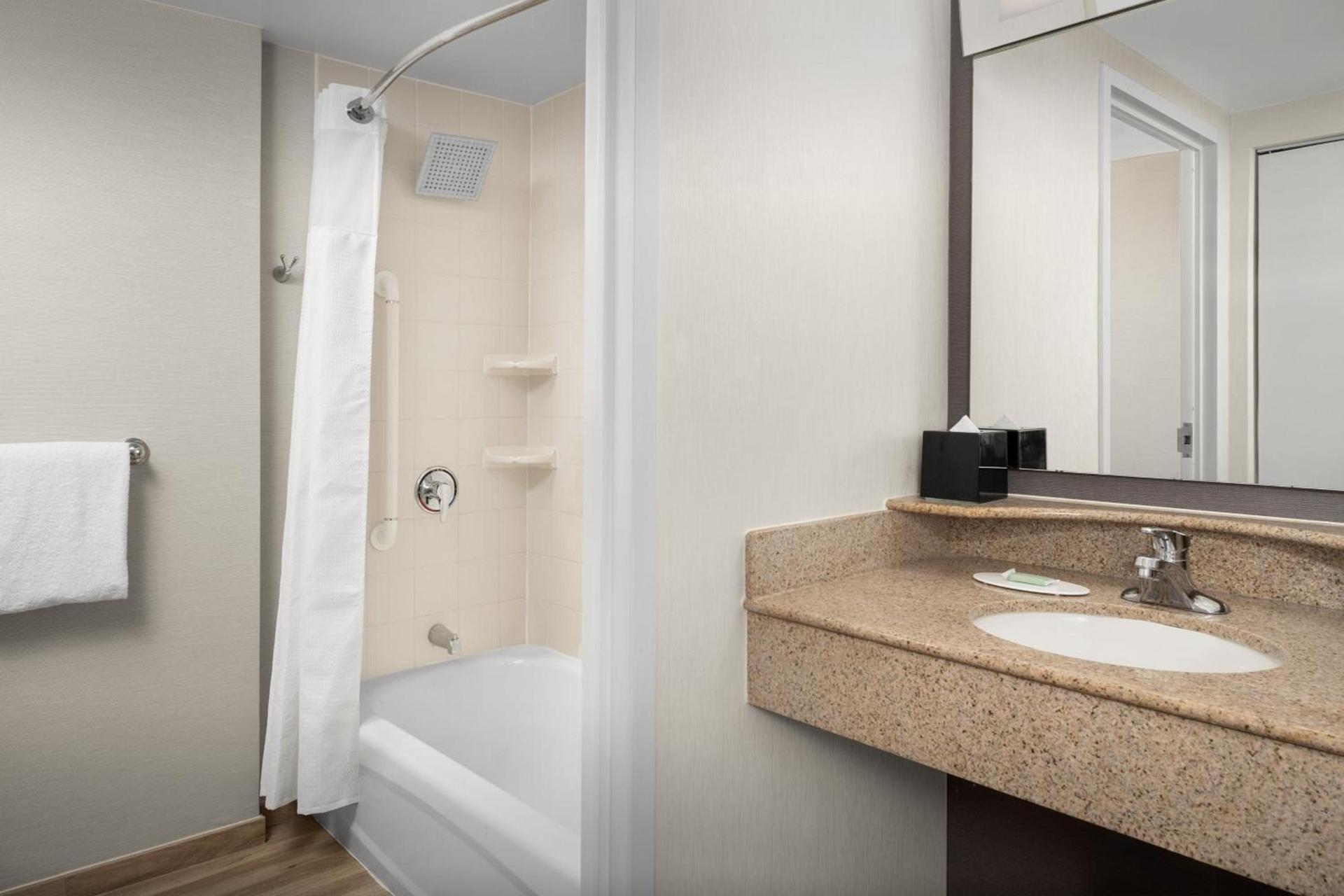 Courtyard by Marriott Virginia Beach Oceanfront North 37th Street photo 17