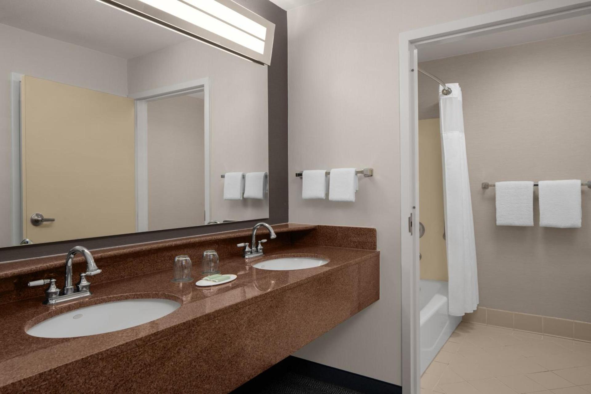 Courtyard by Marriott San Diego Central photo 55