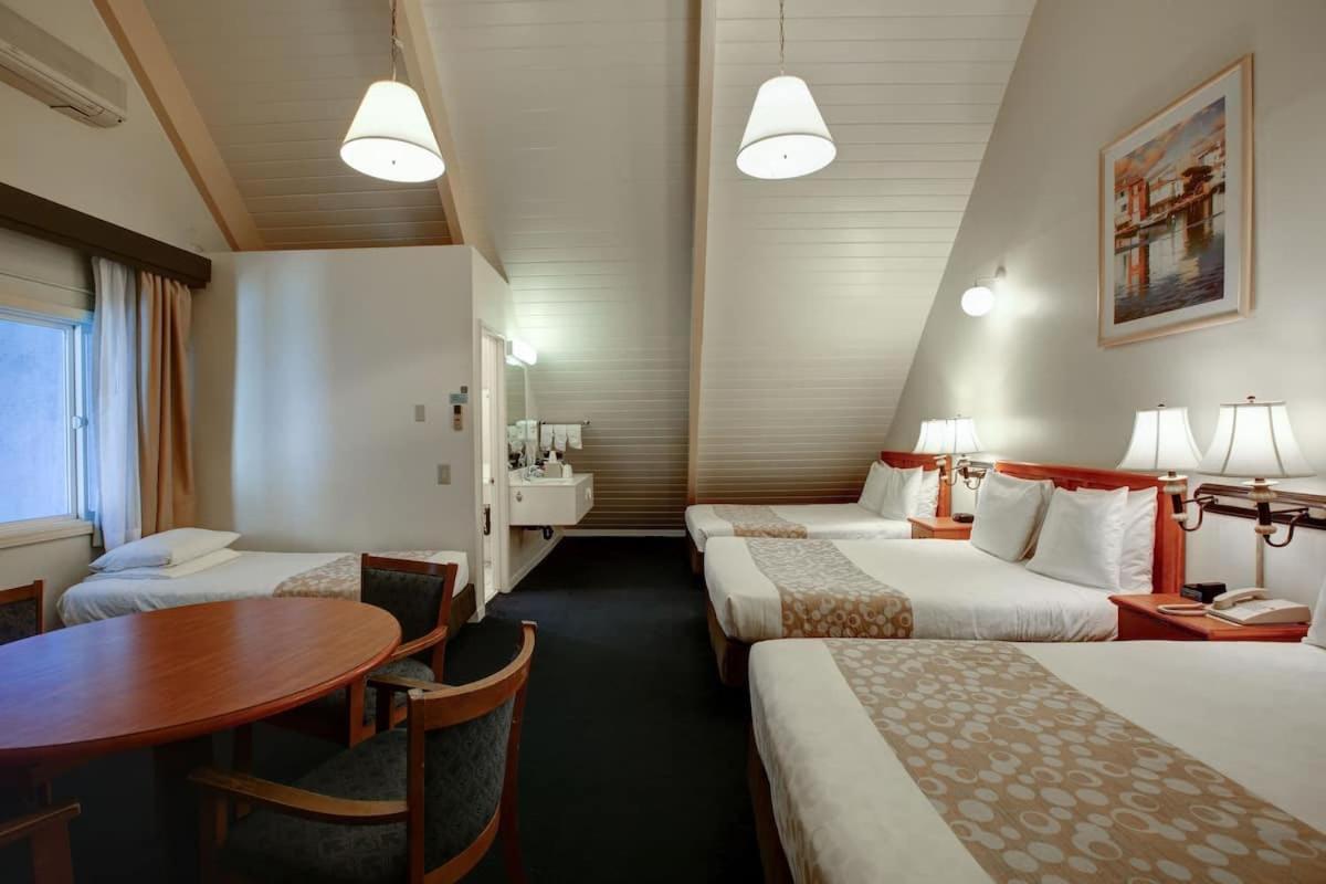Newport Channel Inn photo 10