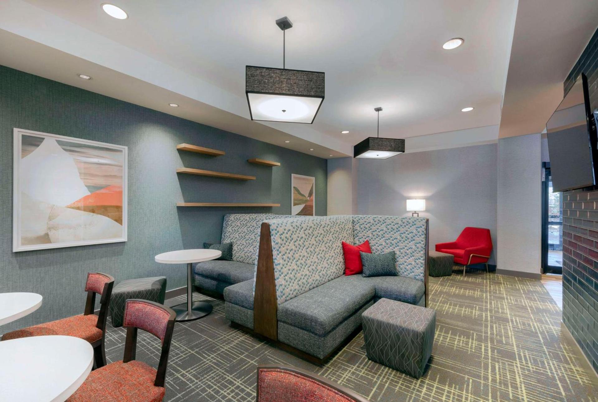 Hampton Inn & Suites Burlington photo 4