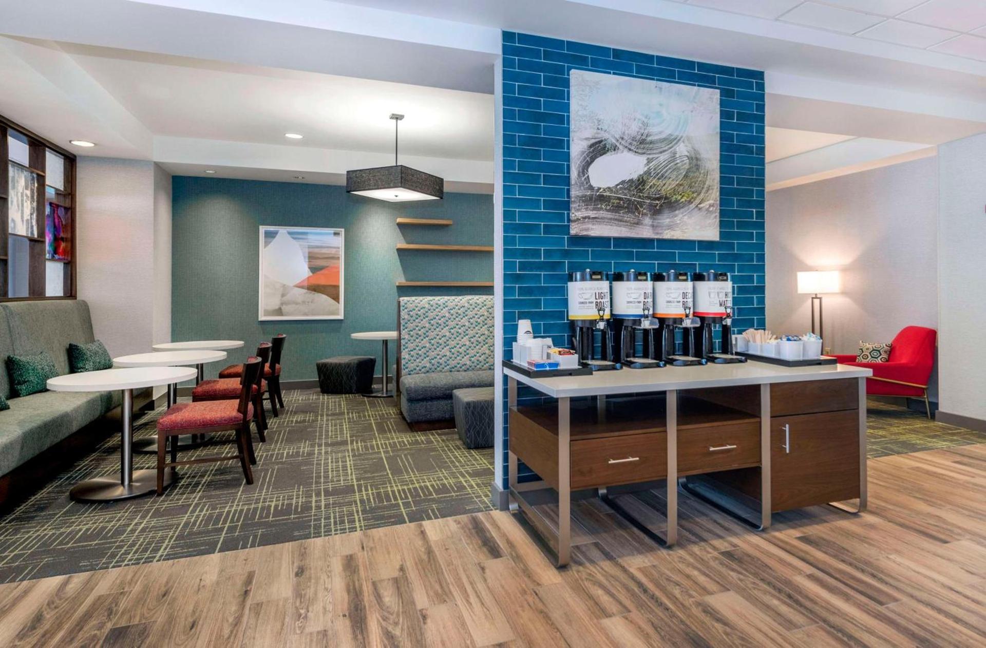 Hampton Inn & Suites Burlington photo 3