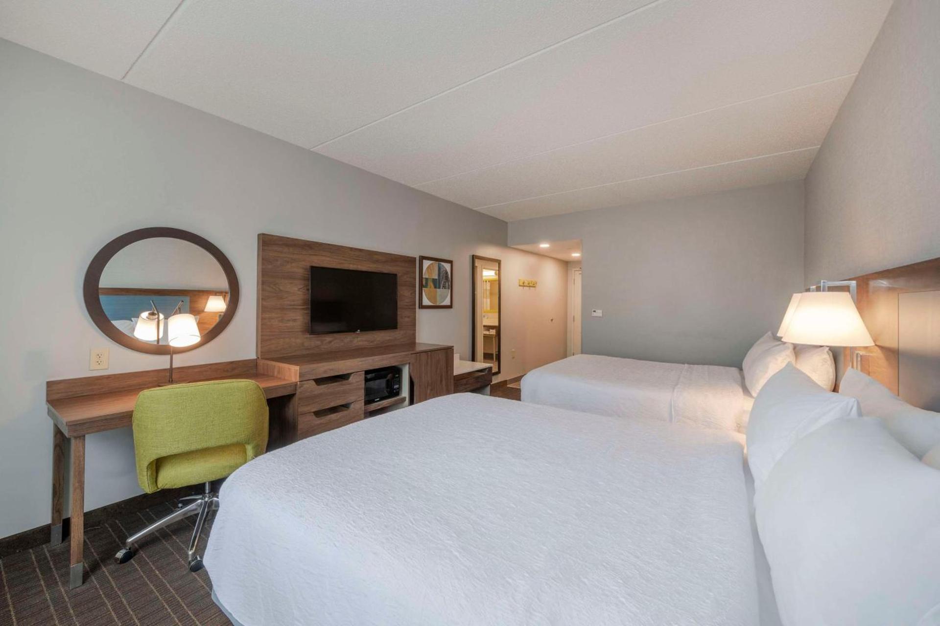 Hampton Inn & Suites Burlington photo 21