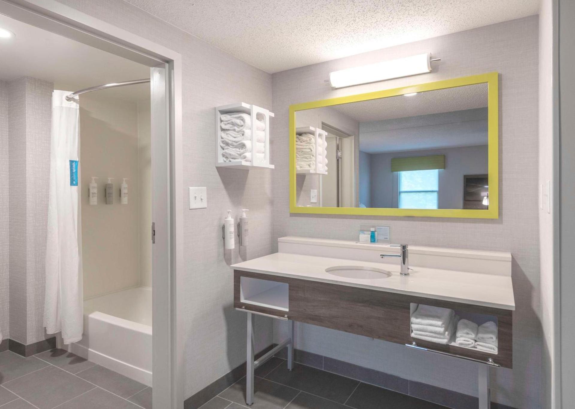 Hampton Inn & Suites Burlington photo 39