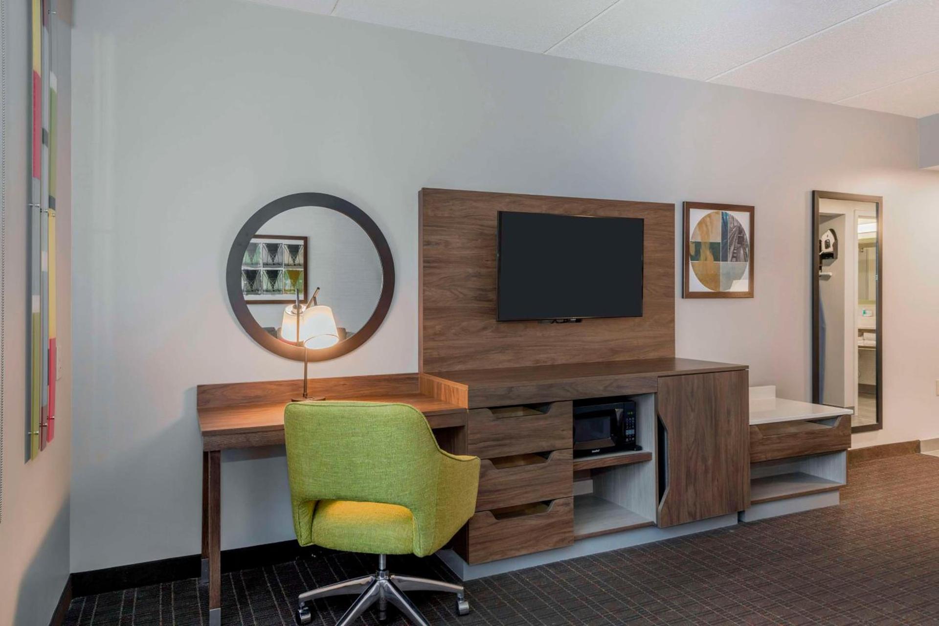 Hampton Inn & Suites Burlington photo 29