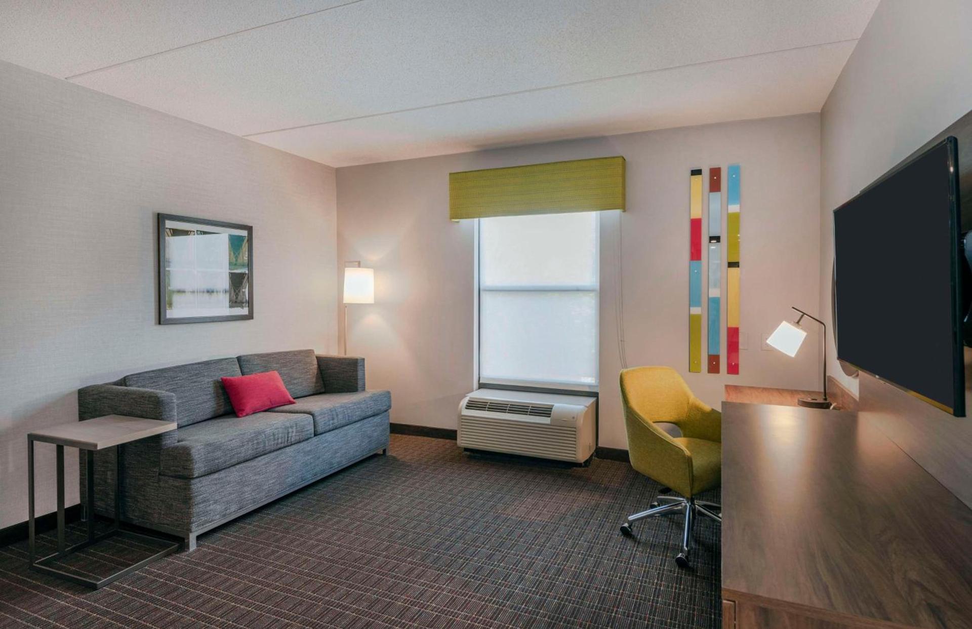 Hampton Inn & Suites Burlington photo 28