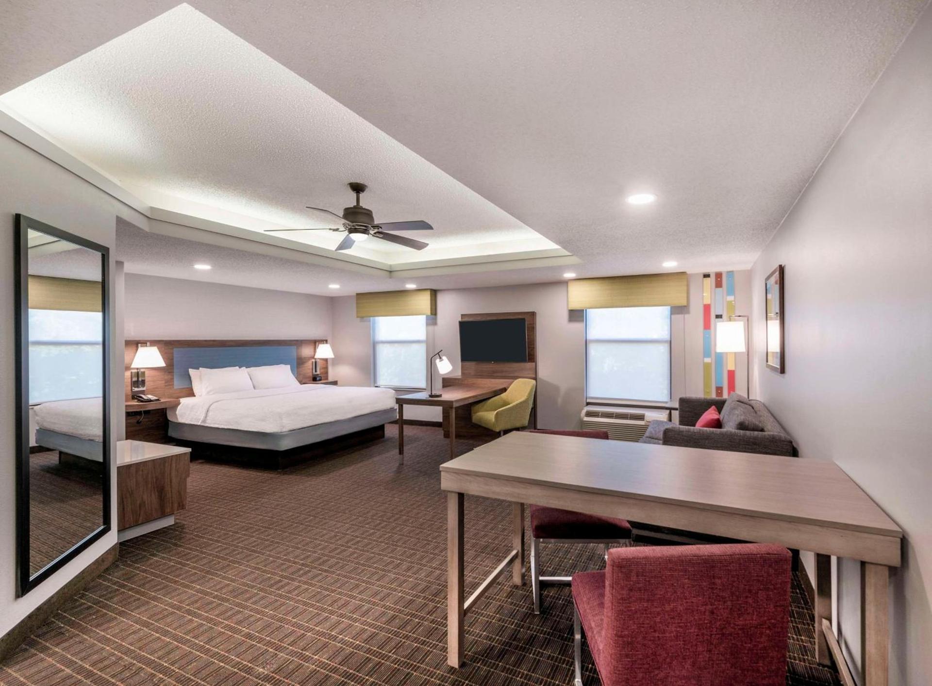 Hampton Inn & Suites Burlington photo 30