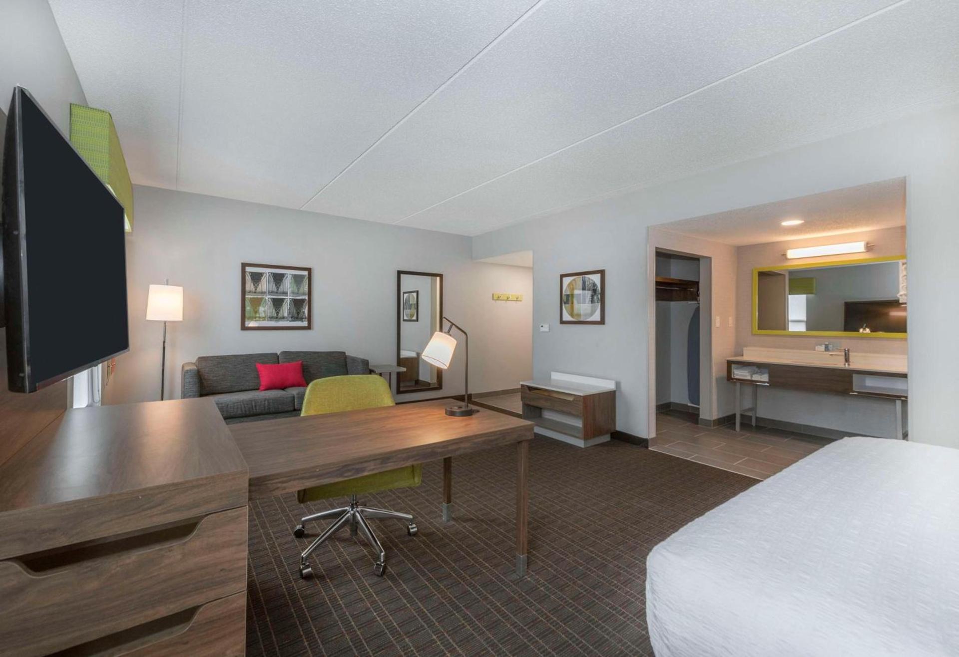 Hampton Inn & Suites Burlington photo 16