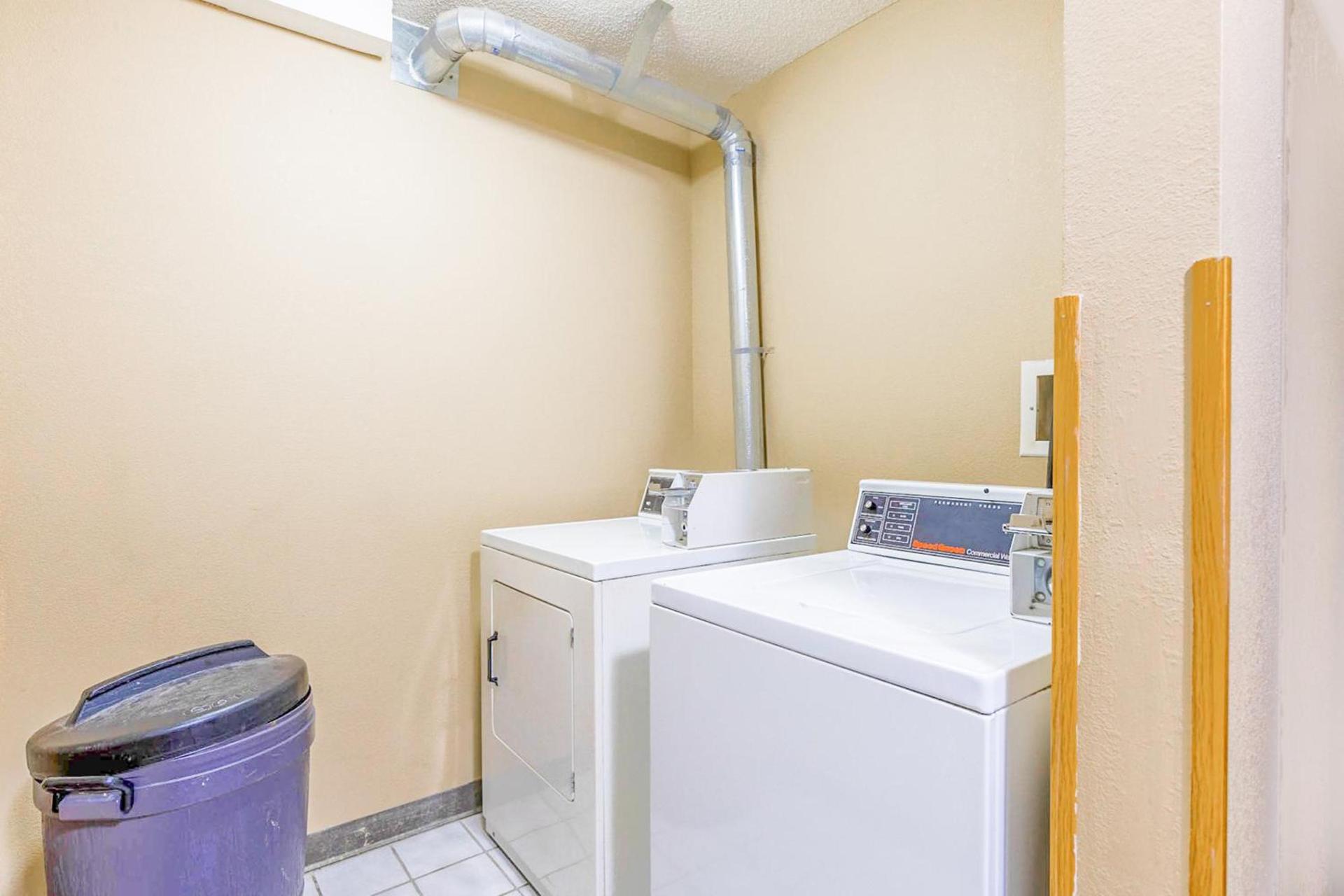 Super Rest Inn photo 20