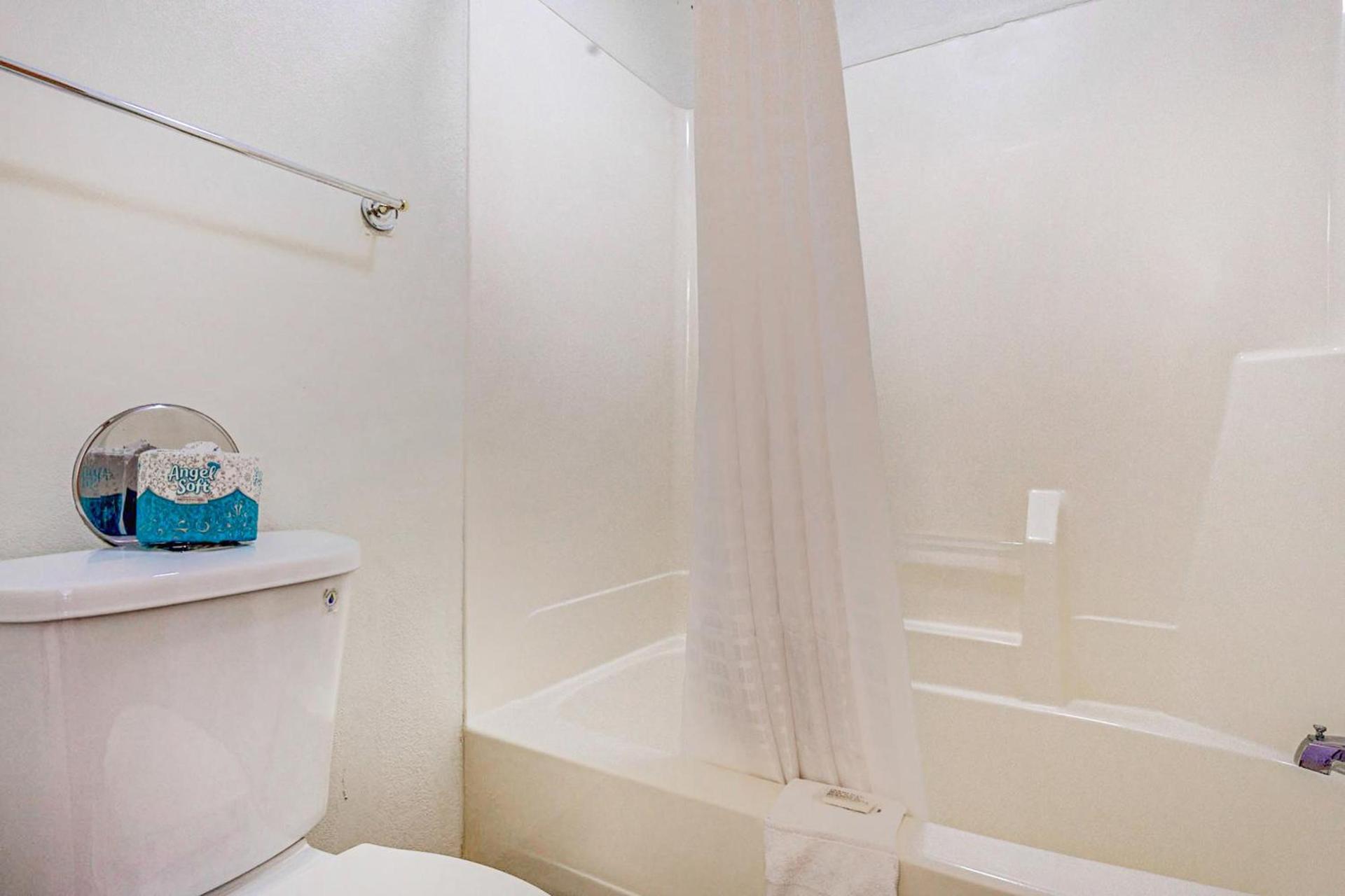 Super Rest Inn photo 27