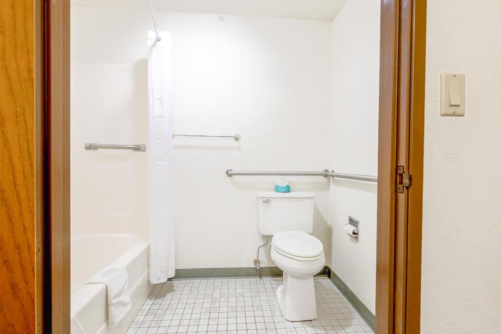Super Rest Inn photo 49