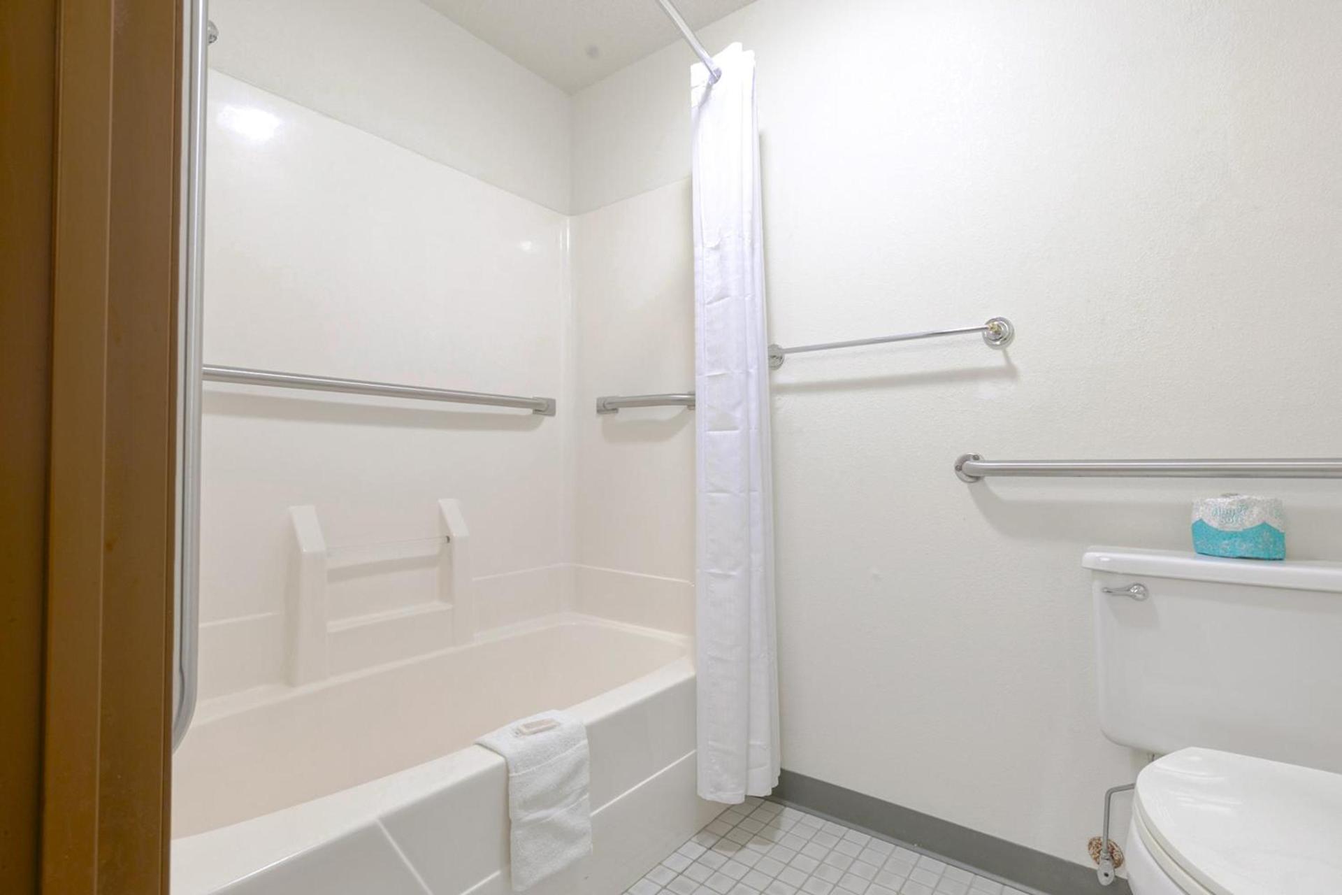Super Rest Inn photo 48