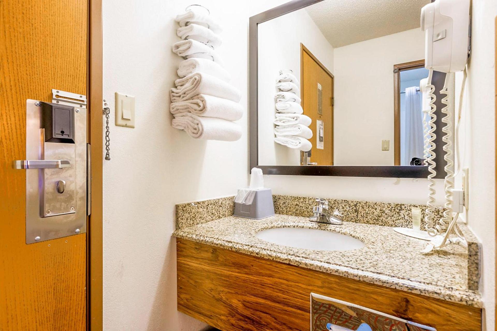 Super Rest Inn photo 54